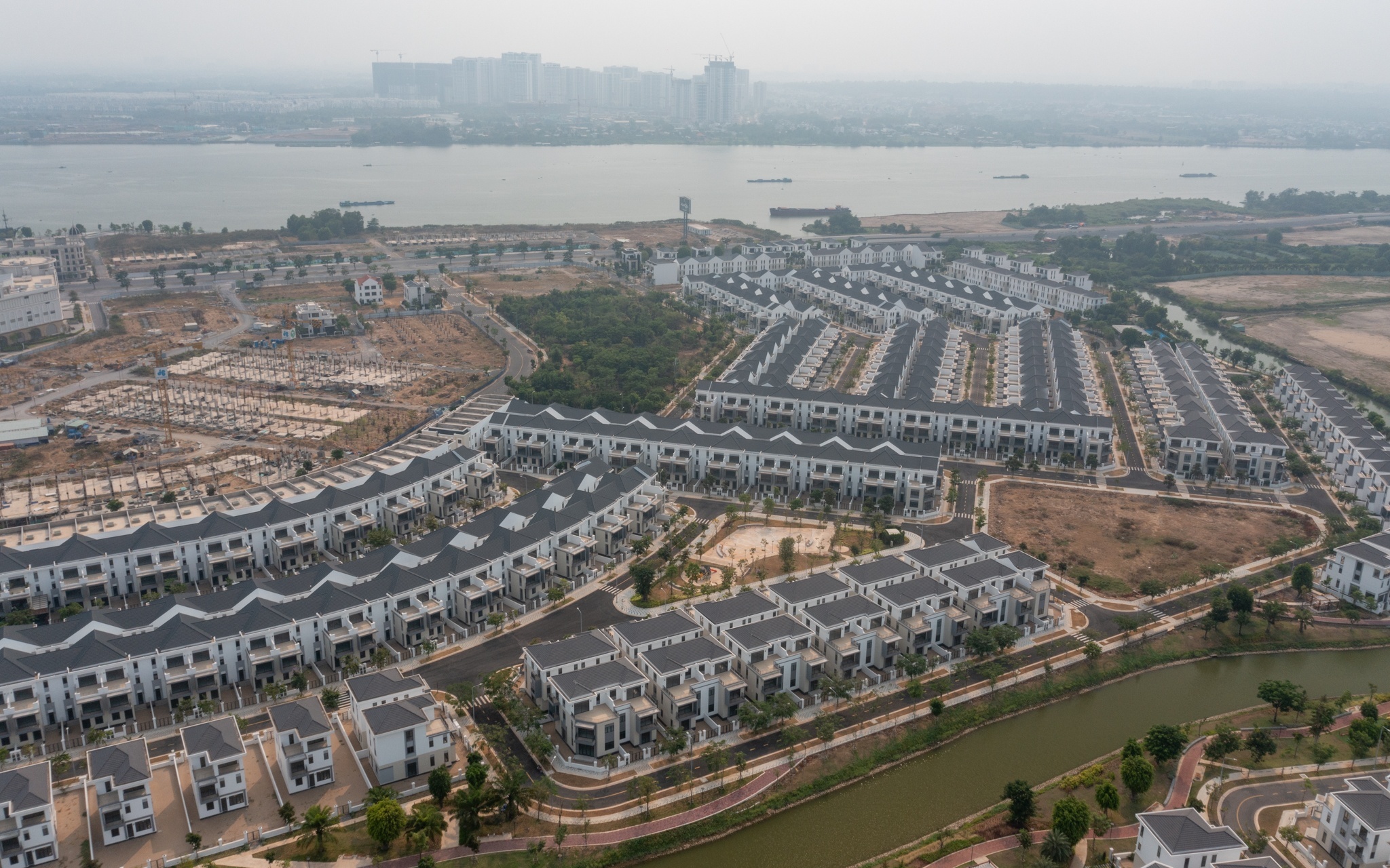 Chu dau tu du an Aqua City lo 136 ty dong nam vua qua hinh anh