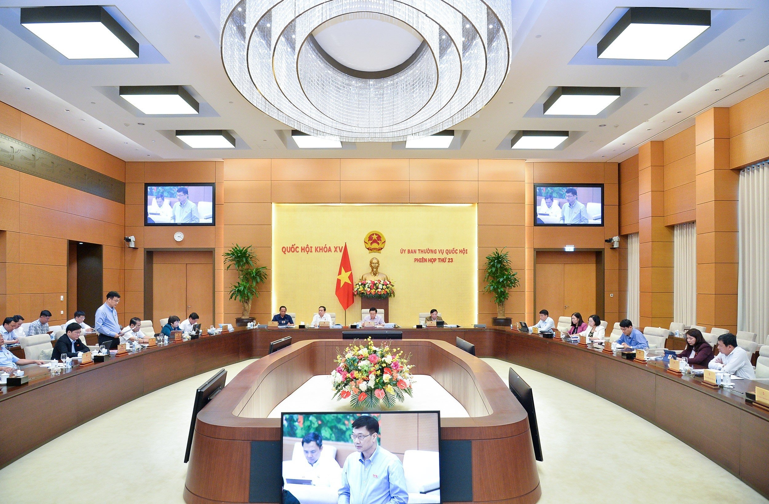 rút tiền hàng loạt ảnh 2 rut tien hang loat anh 2