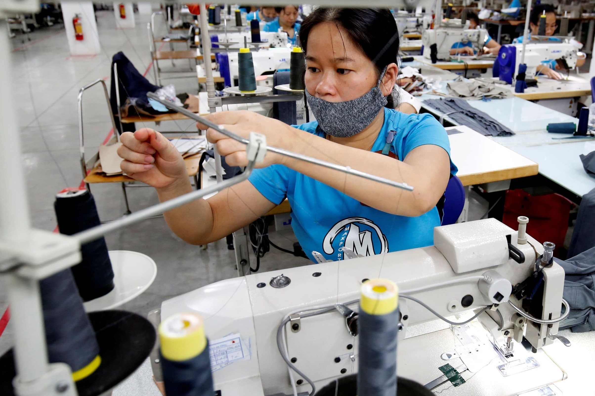 Doanh nghiep kiet suc giua ganh nang lai vay va thieu don hang hinh anh