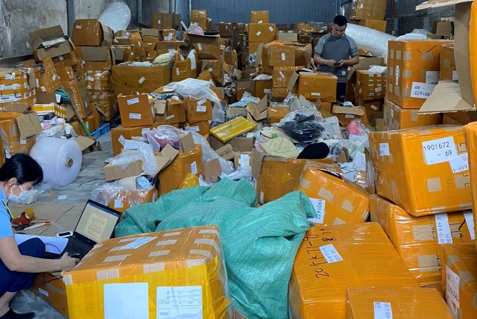 Pha kho hang lau hon 1 ty dong ban qua san thuong mai dien tu hinh anh