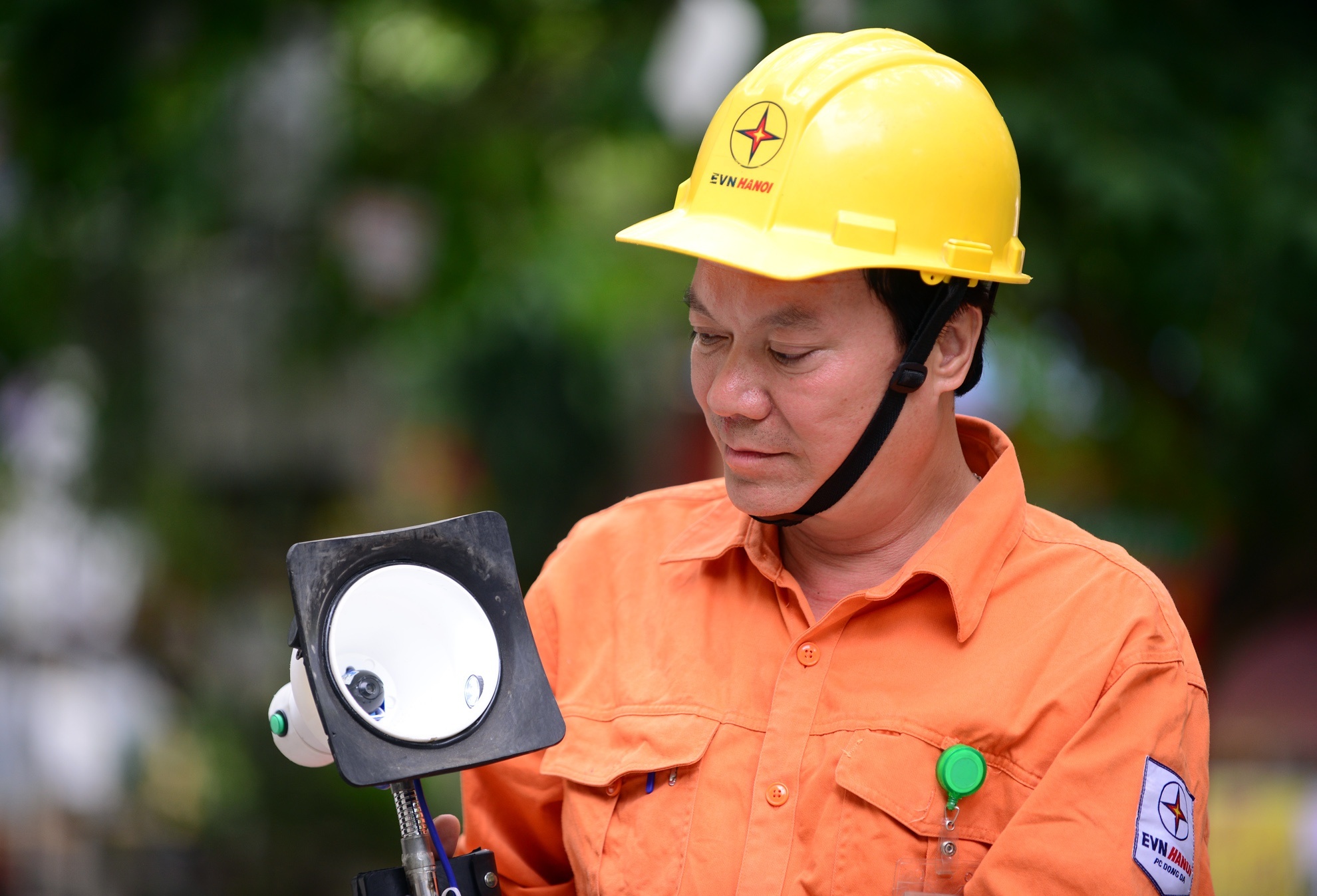 Dai bieu Quoc hoi de xuat co quy binh on gia dien hinh anh