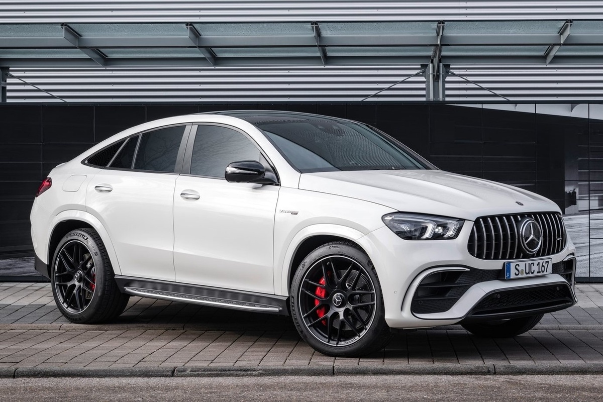 Hai quan tim chu xe Mercedes Benz bi bo lai gan 5 nam o cang hinh anh