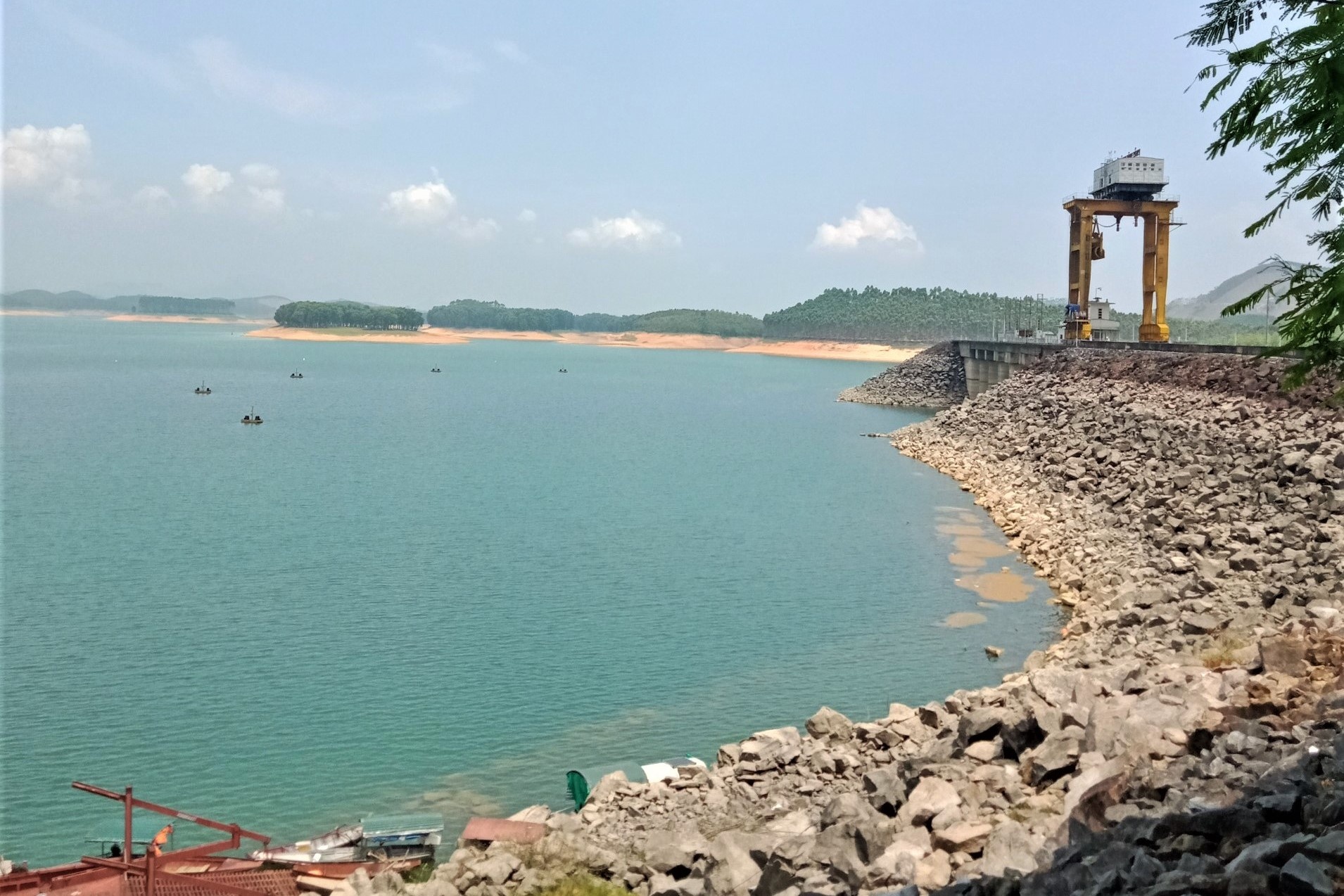 Chi con mot nha may thuy dien o mien Bac phat dien cam chung hinh anh