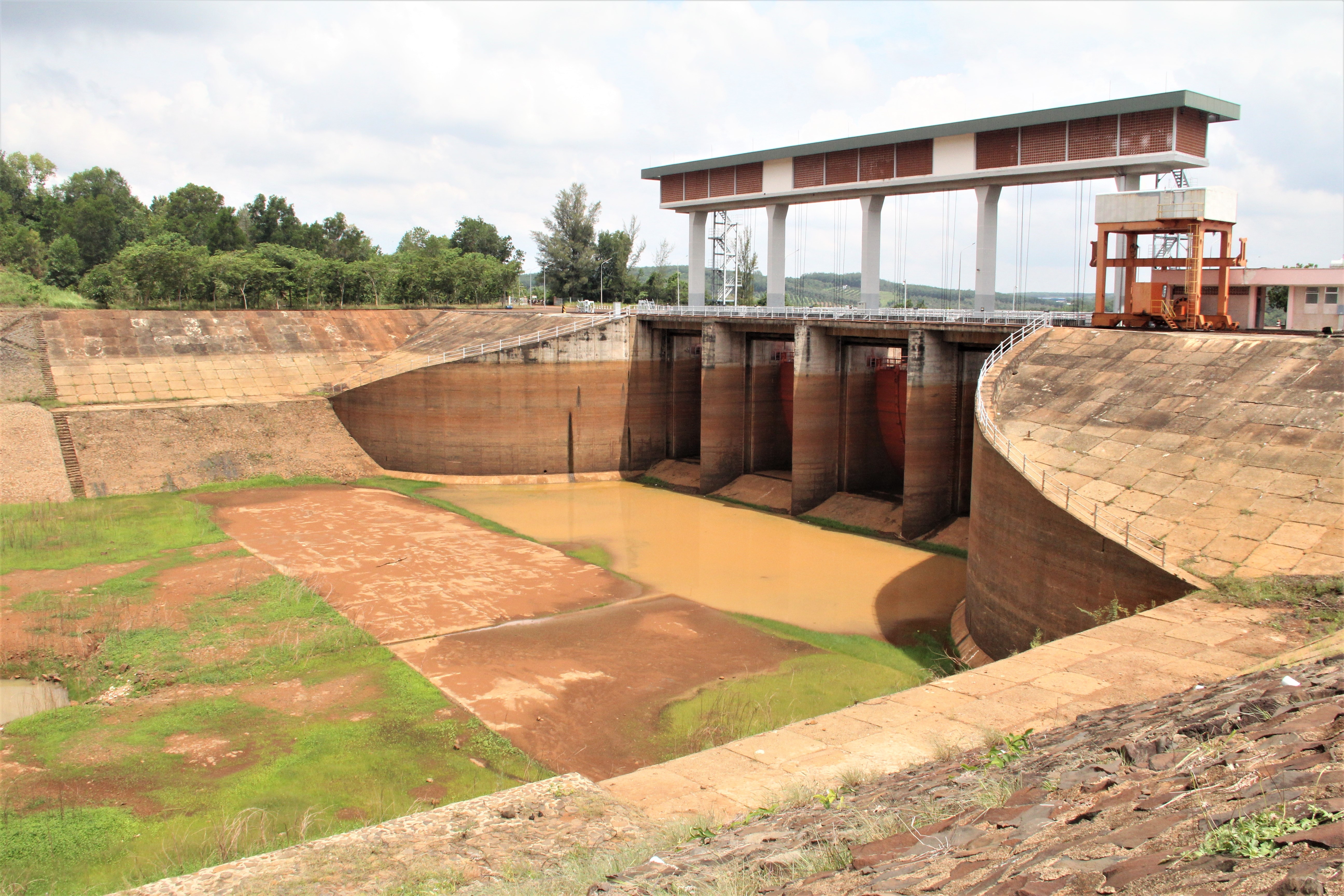 Nhieu ho thuy dien ve muc nuoc chet hinh anh