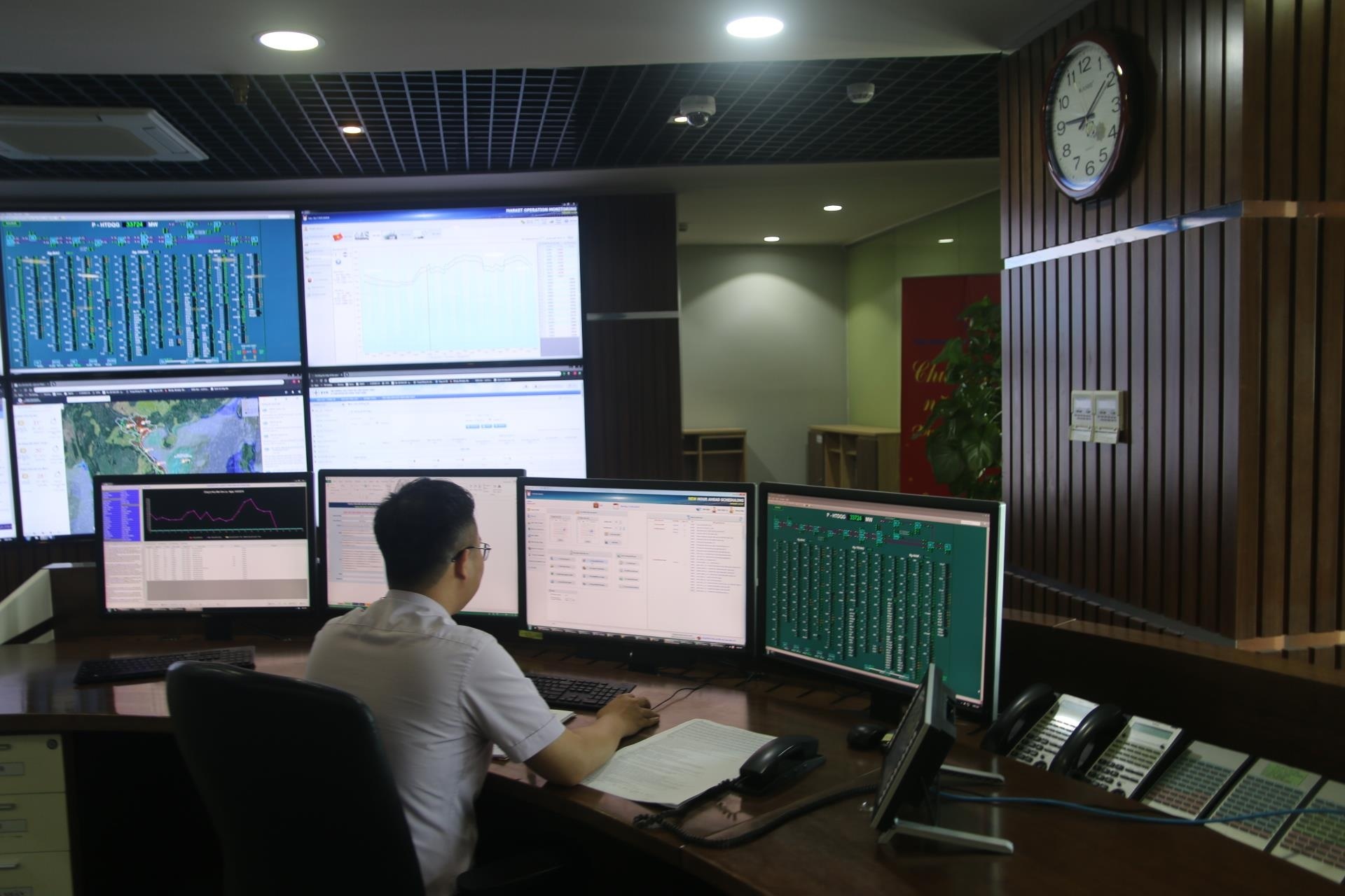 trung tam dieu do dien anh 1