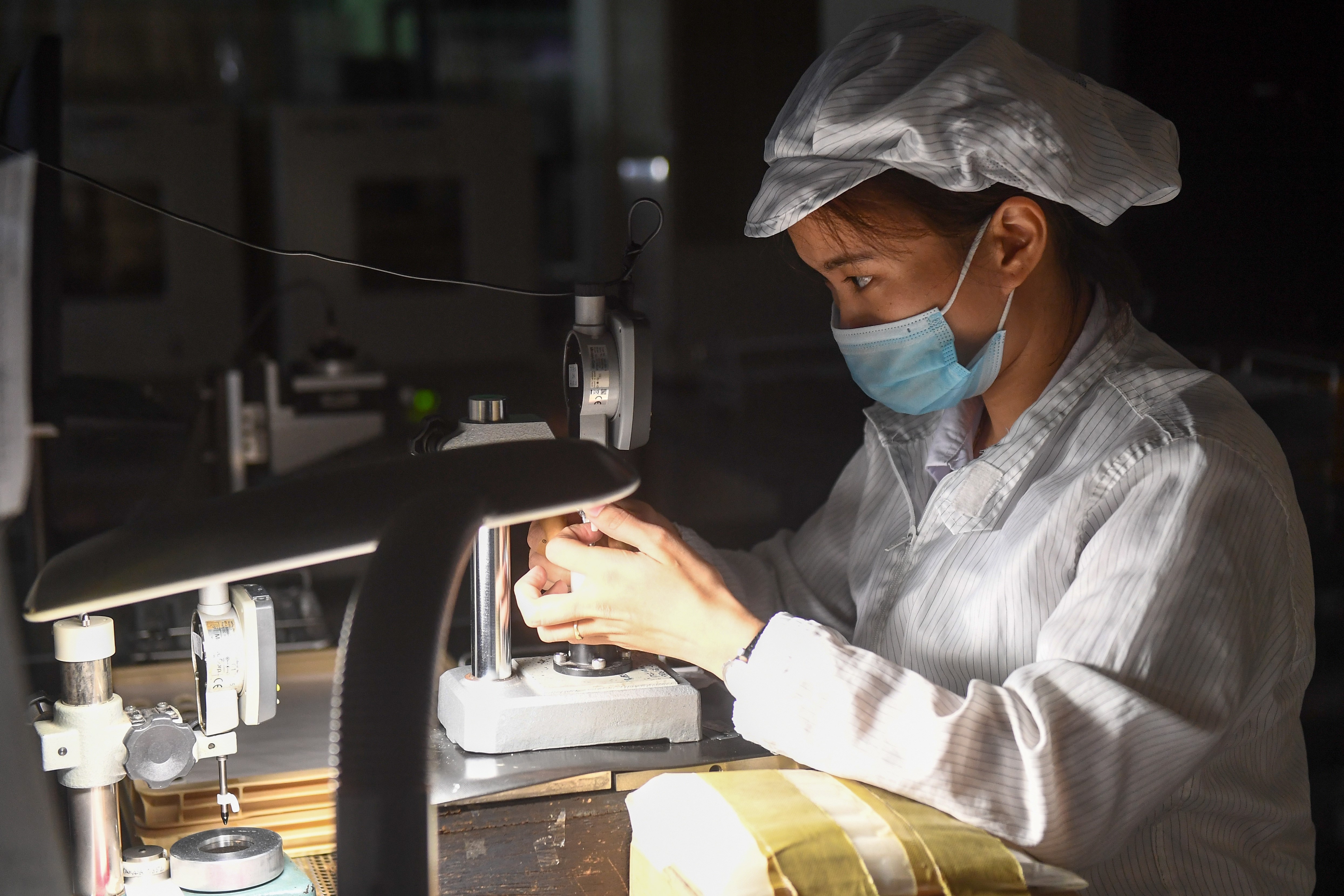 Doanh nghiep chat vat vi mat dien hinh anh