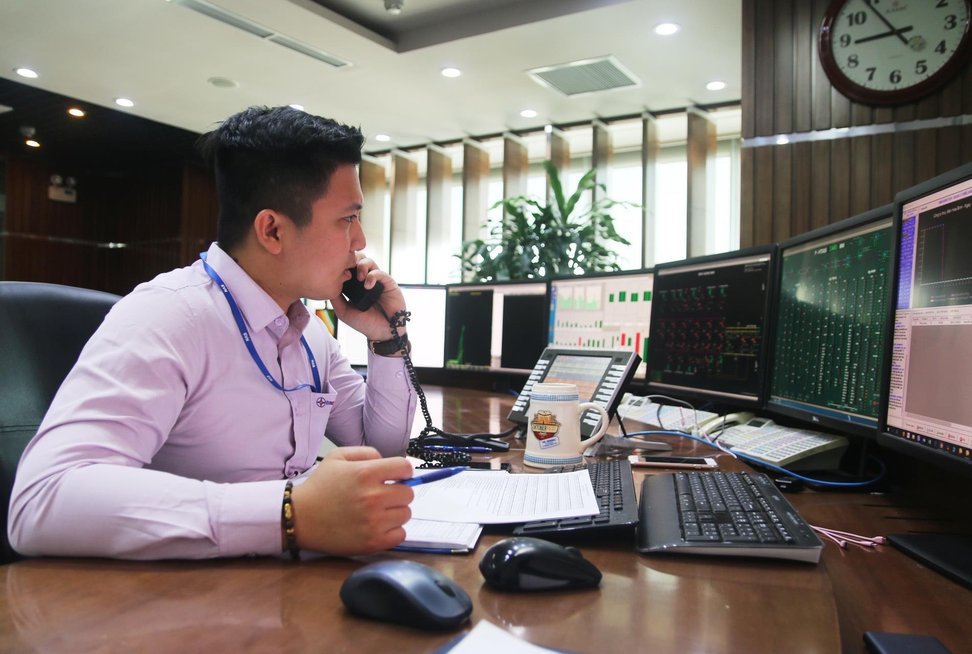 Chuyen Trung tam dieu do he thong dien Quoc gia ve Bo Cong Thuong hinh anh