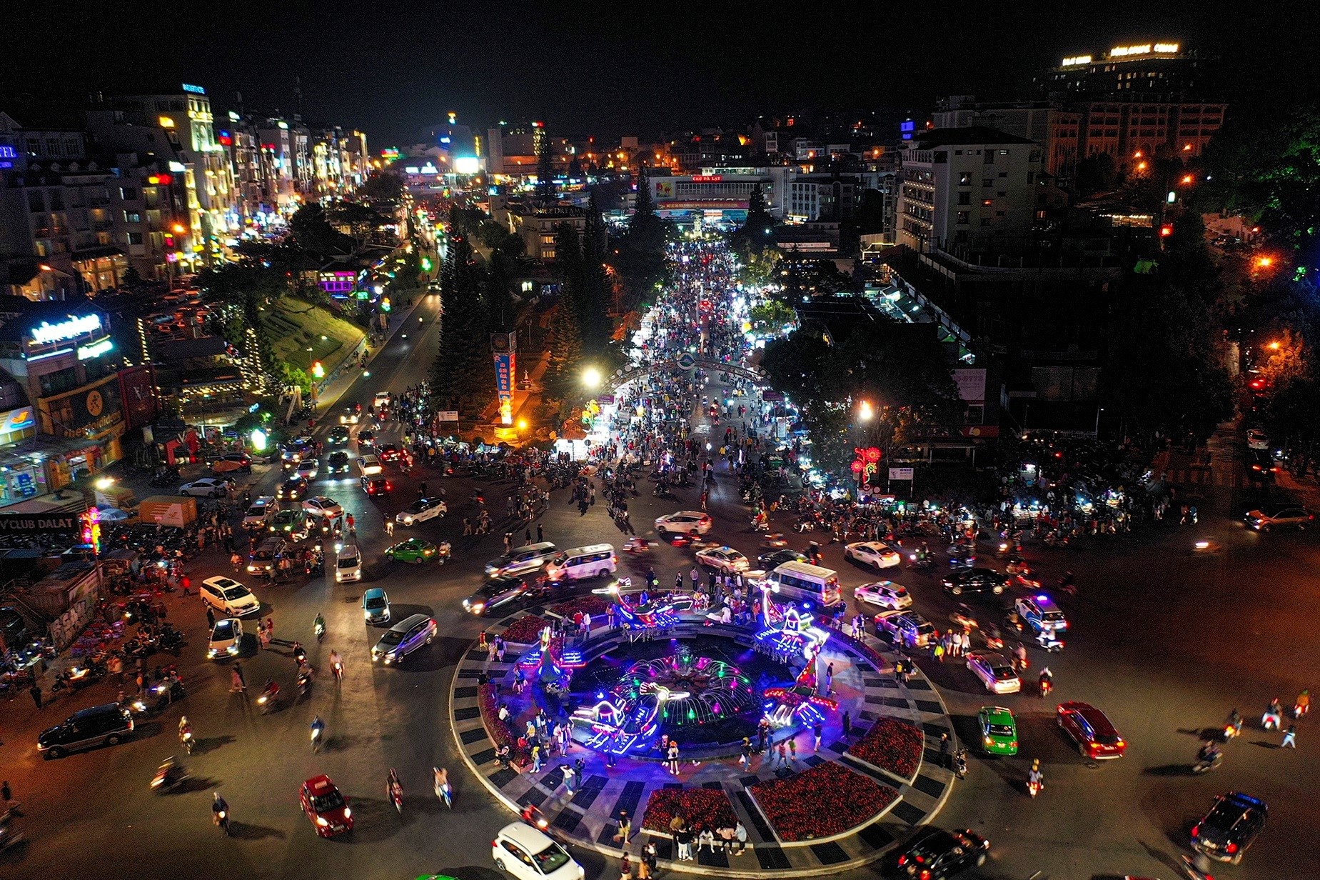 Da Lat se co pho di bo, cho dem moi hinh anh
