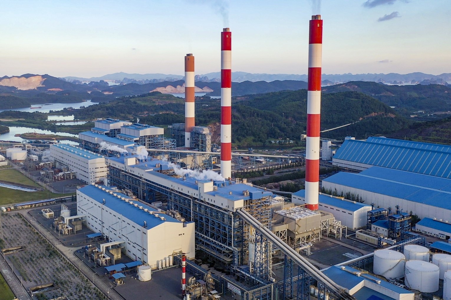 Tap doan My thoai het von khoi Nhiet dien Mong Duong 2 hinh anh