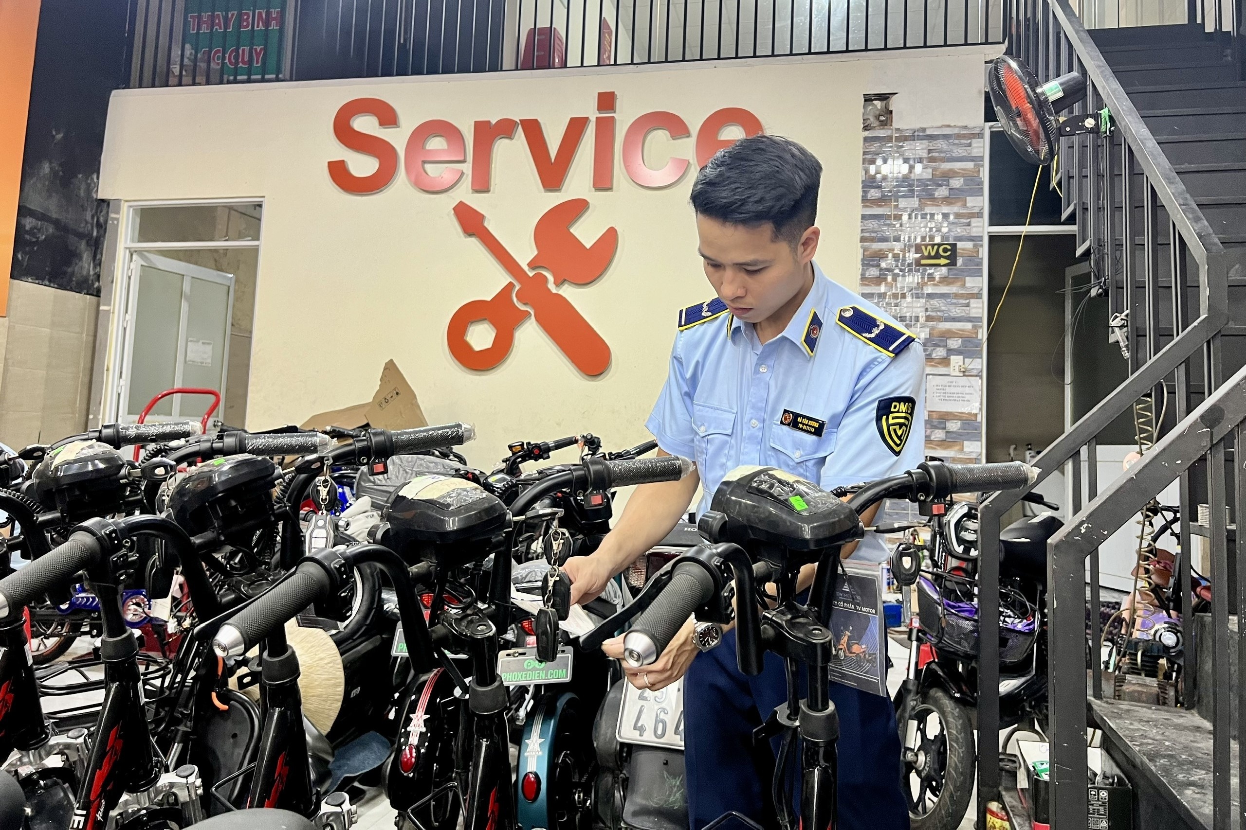 Tong kiem tra phoxedien.com, thu giu hon 200 xe dien vi pham hinh anh