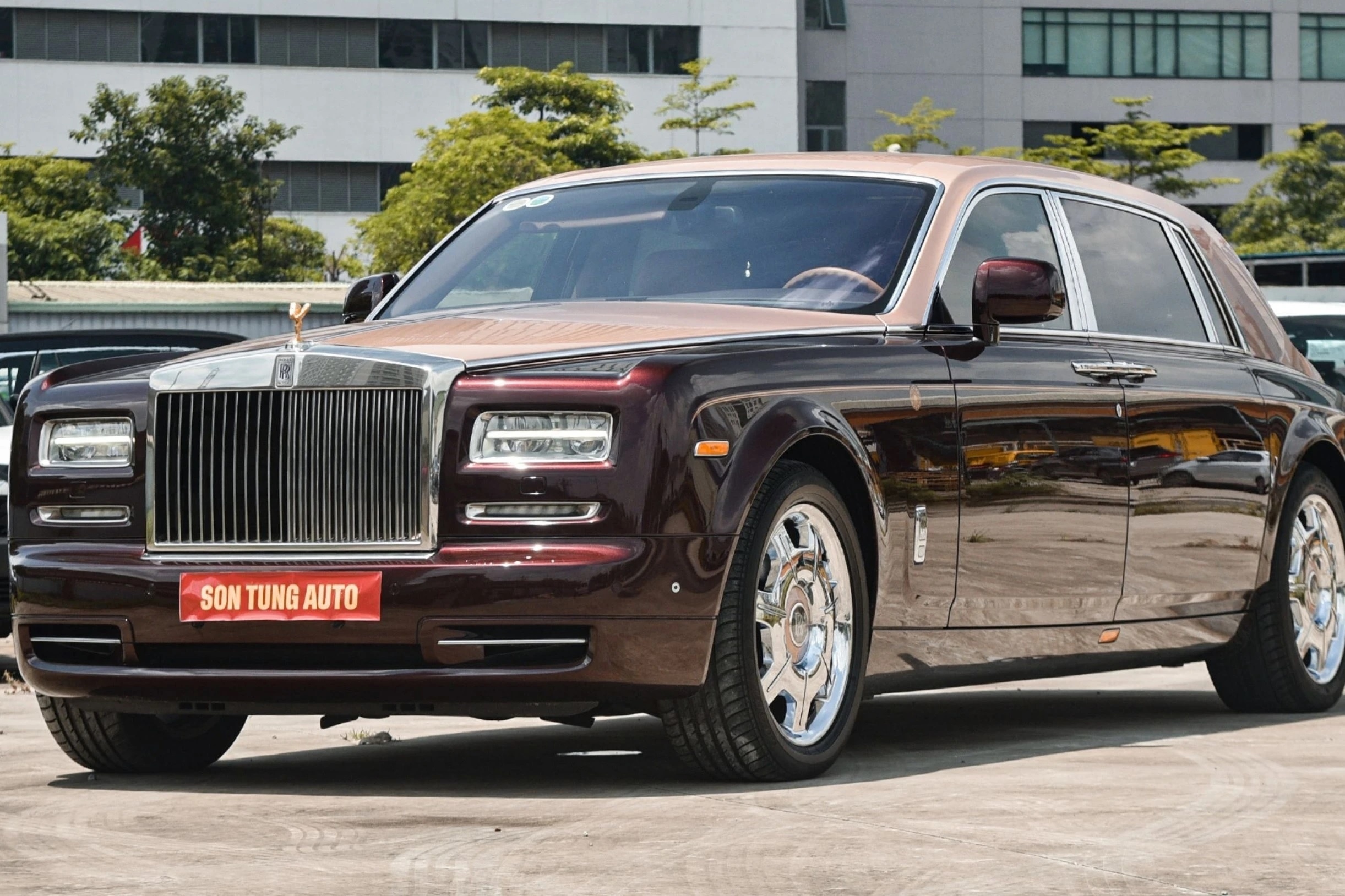 Hang loat dai gia bi ngan hang siet no nha dat, xe sang, du thuyen hinh anh