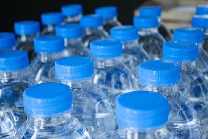 Ha Noi: Dinh chi hoat dong 4 co so san xuat nuoc uong dong chai hinh anh