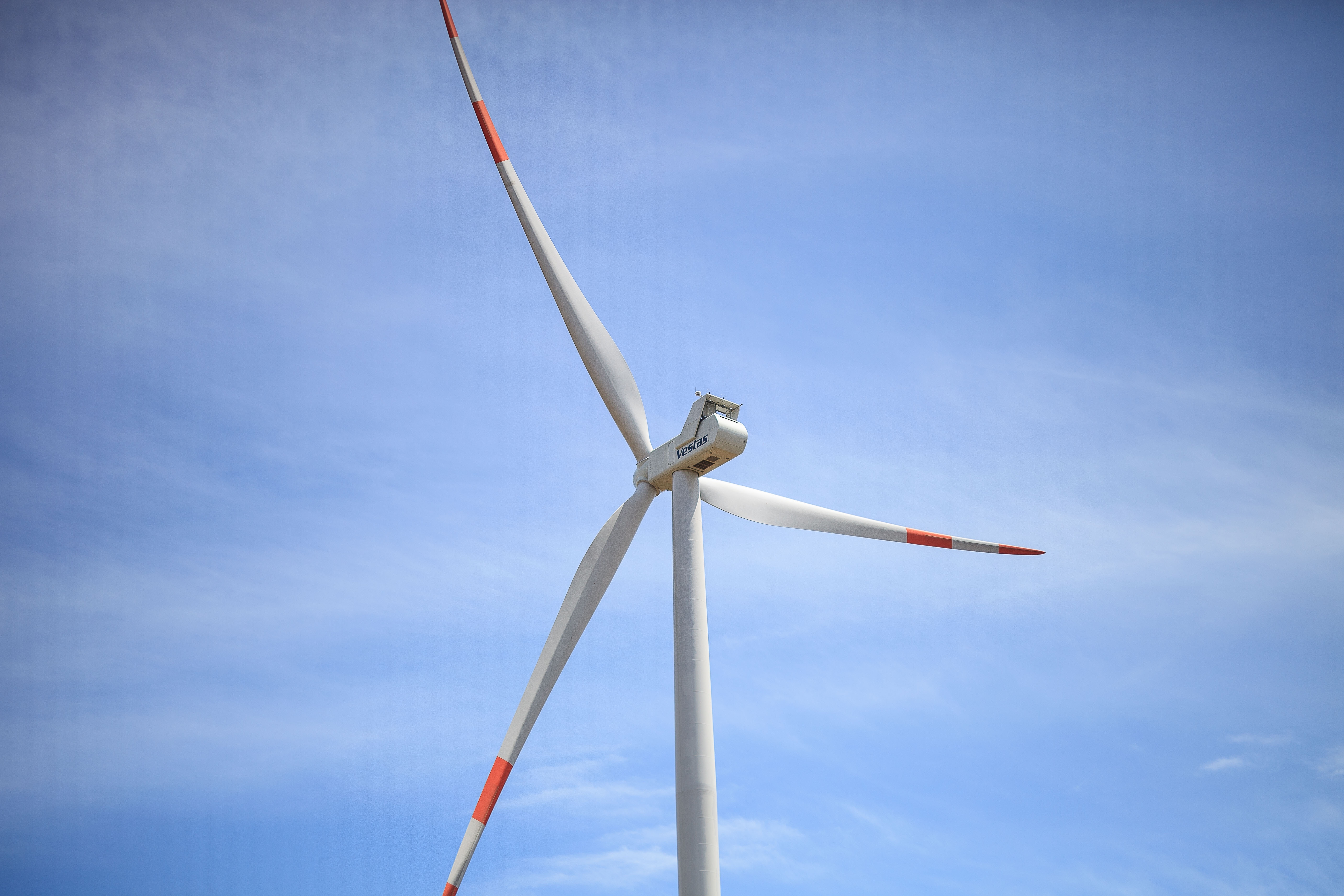 EVN de xuat nhap dien gio tu Lao, gia 1.700 dong/kWh hinh anh