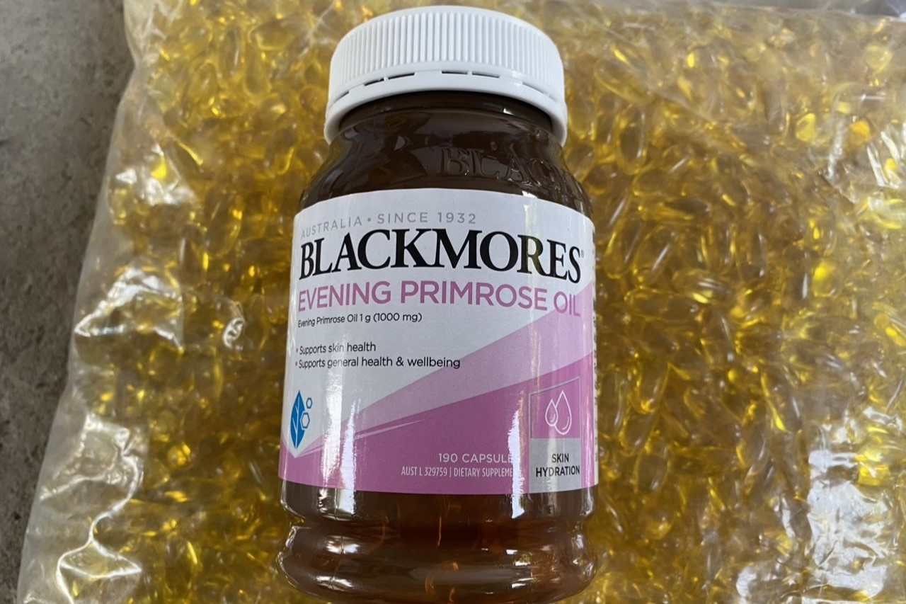 Dot kich co so san xuat my pham Han Quoc, Australia trong trai ga hinh anh