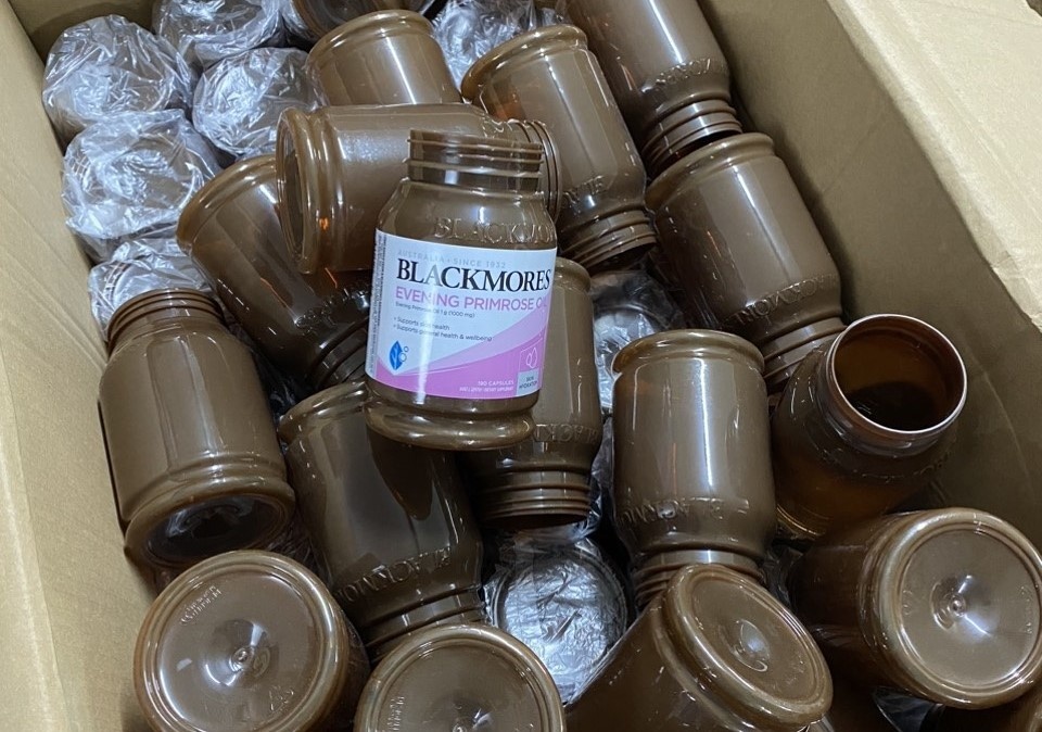 sản xuất hàng giả ảnh 2 san xuat hang gia anh 2