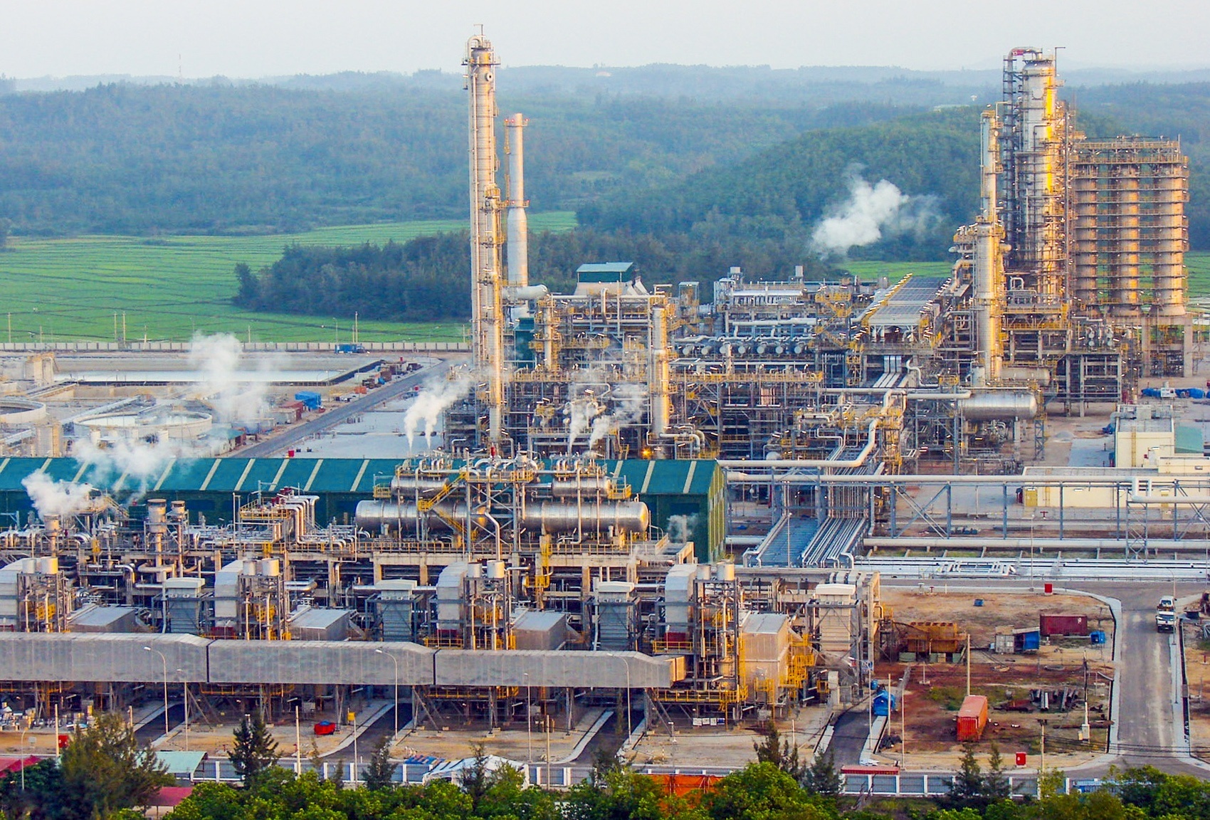 Nha may loc dau Dung Quat tang ke hoach loi nhuan hinh anh