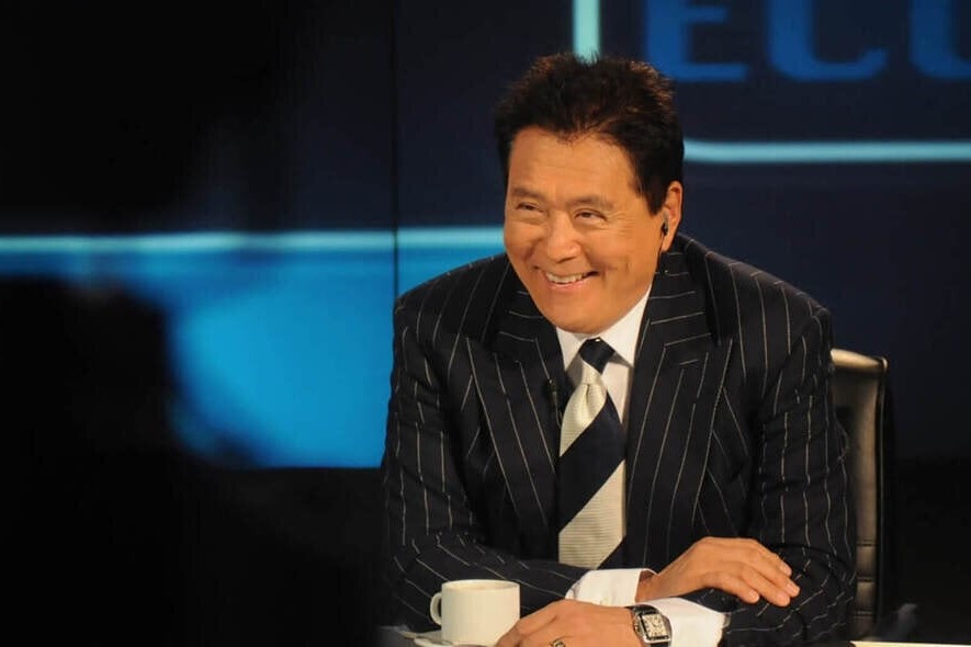 Tac gia cuon 'Cha giau cha ngheo' dang no hon 1 ty USD hinh anh