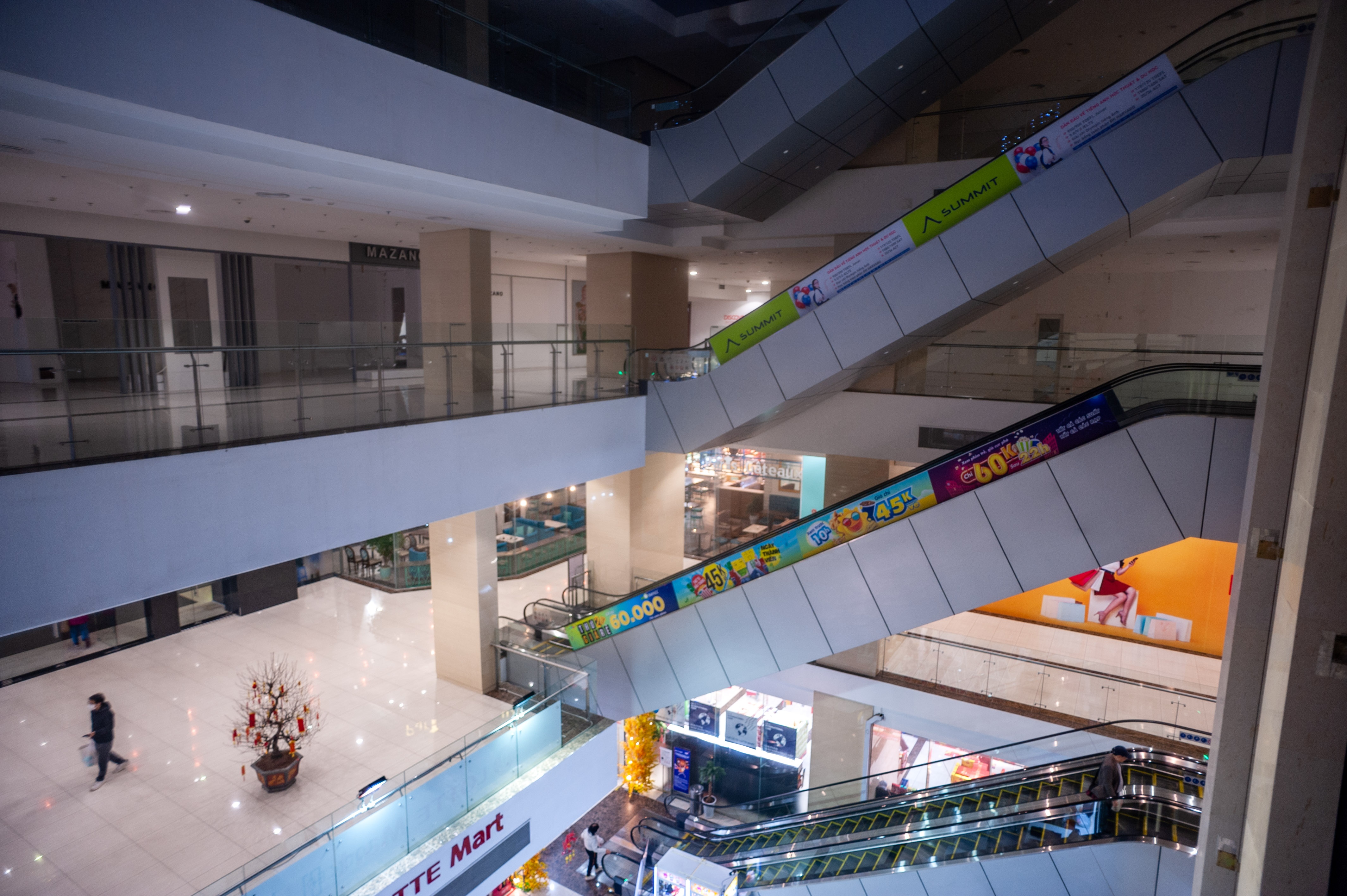 trung tam thuong mai anh 4