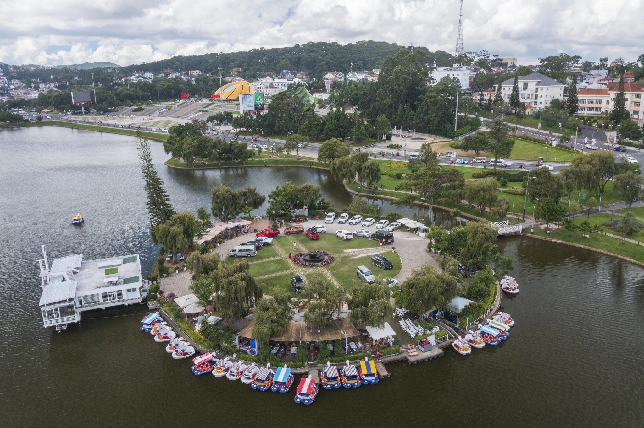 De xuat gia khoi diem cho thue nha hang Thuy Ta Da Lat la 3,6 ty/nam hinh anh