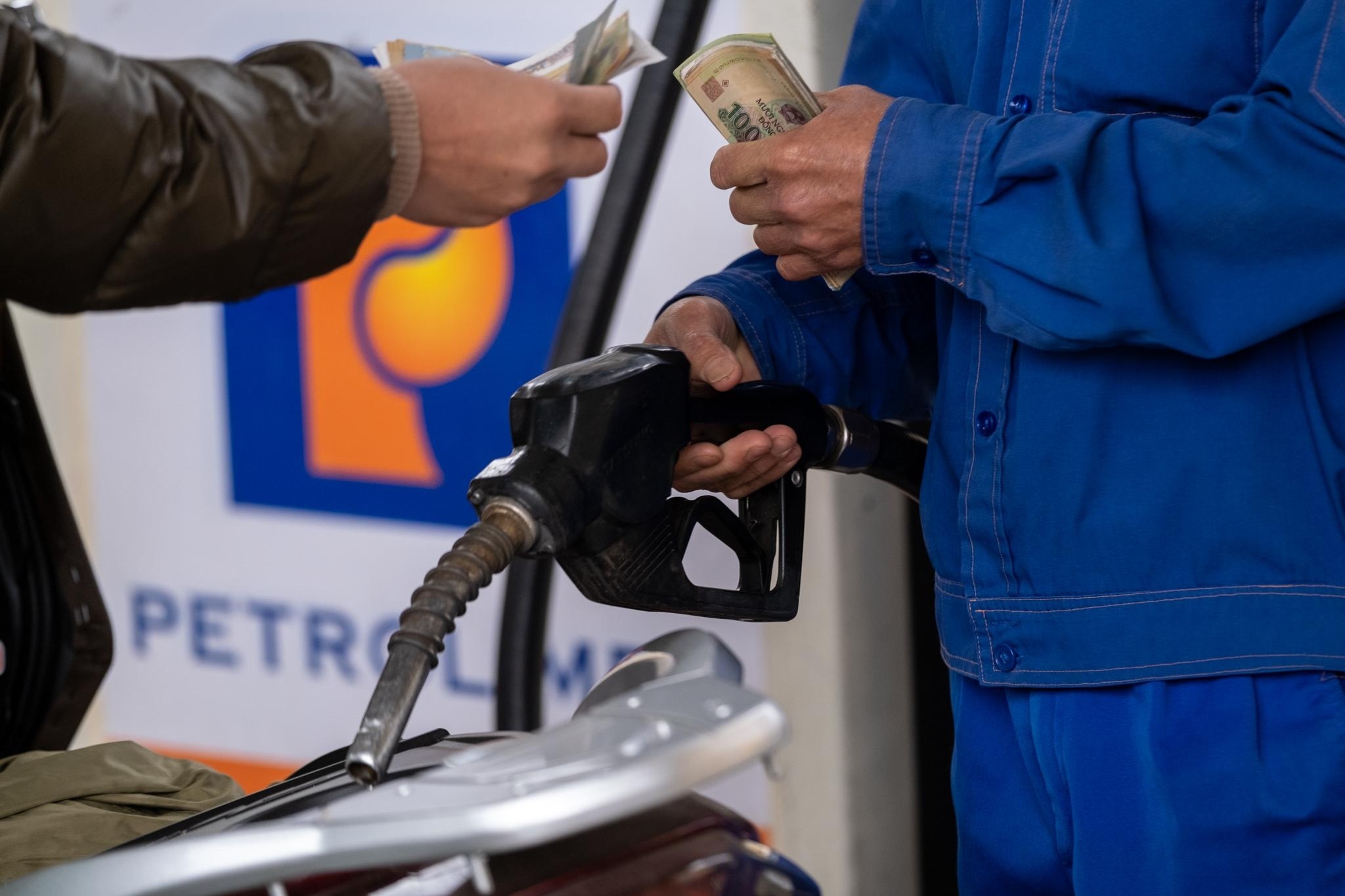 Hon 7.500 cay xang da xuat hoa don theo tung lan ban hinh anh