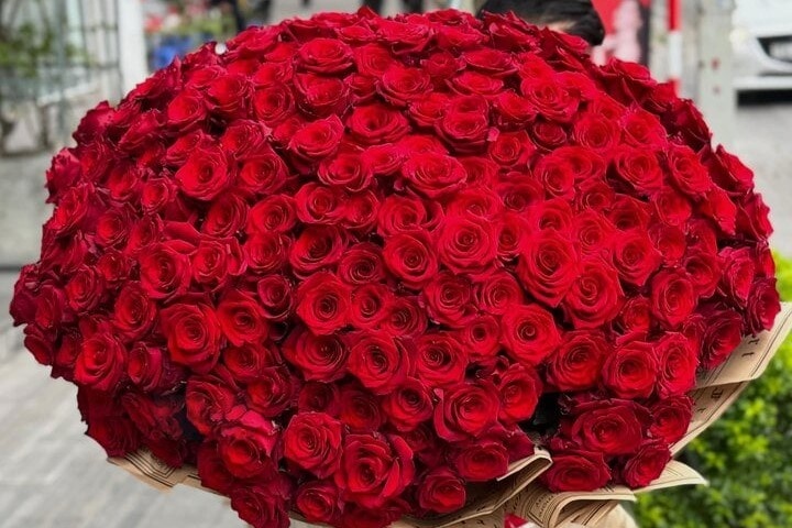 Doanh nghiep chi hon 200 trieu dong mua hoa dip 8/3 hinh anh