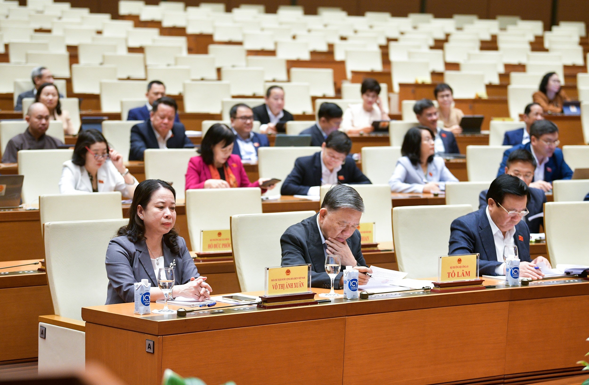 cheo keo mua bao hiem anh 1