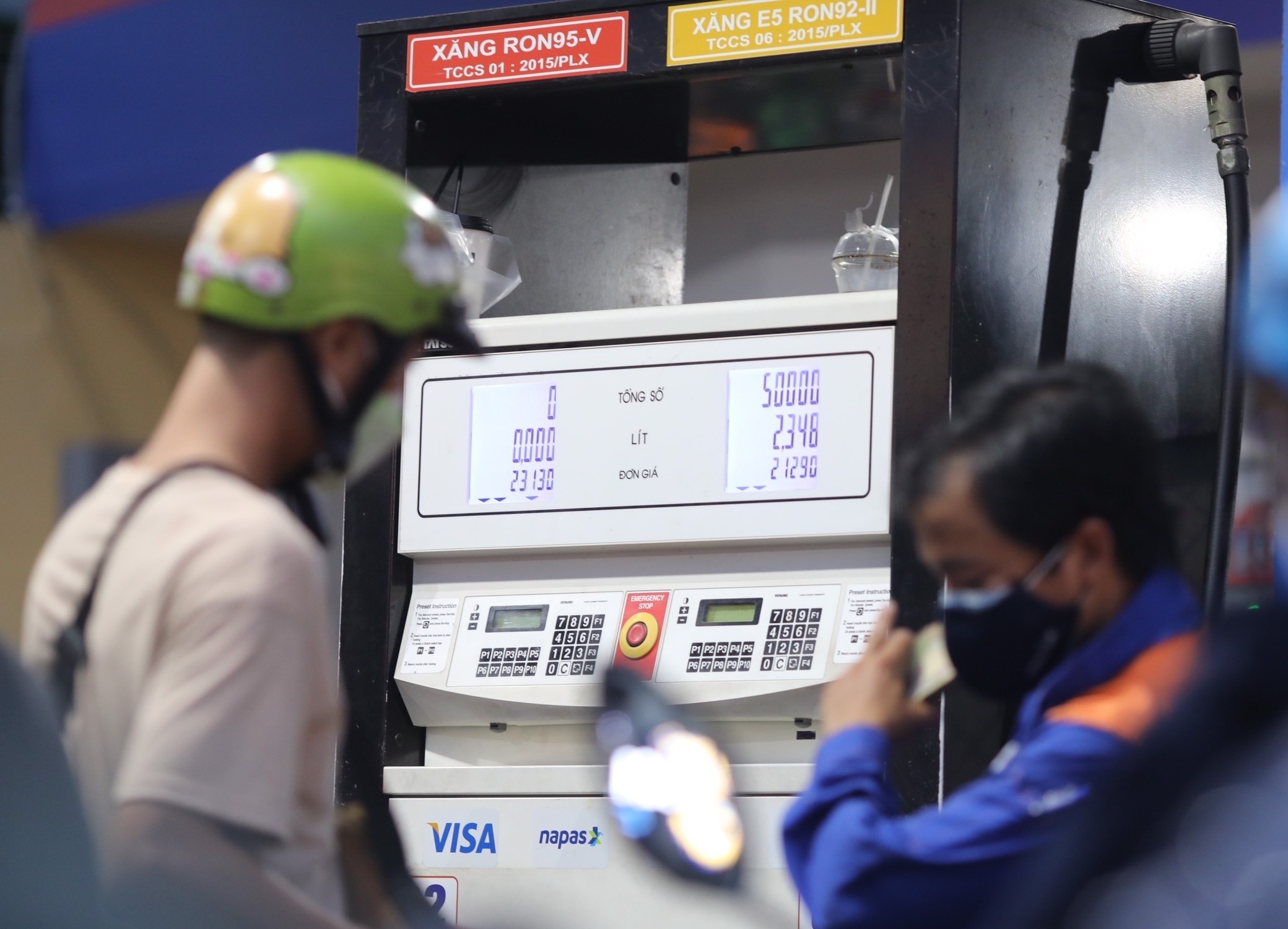 Gan 5.000 cay xang chua xuat hoa don dien tu tung lan ban hinh anh