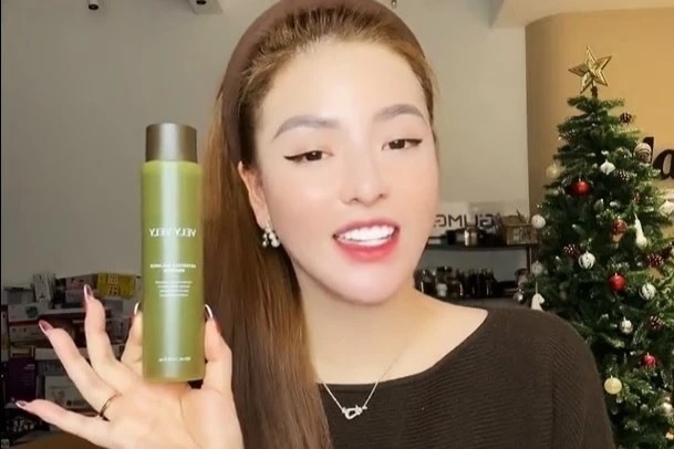 Vu kho hang lau cua hot girl livestream: Da chuyen Cong an dieu tra hinh anh