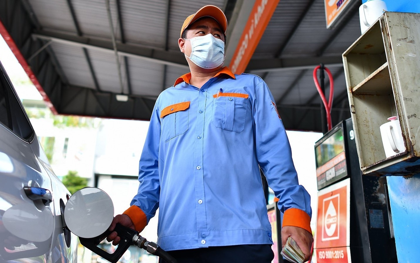 Gia xang co the tang tiep vao ngay mai hinh anh