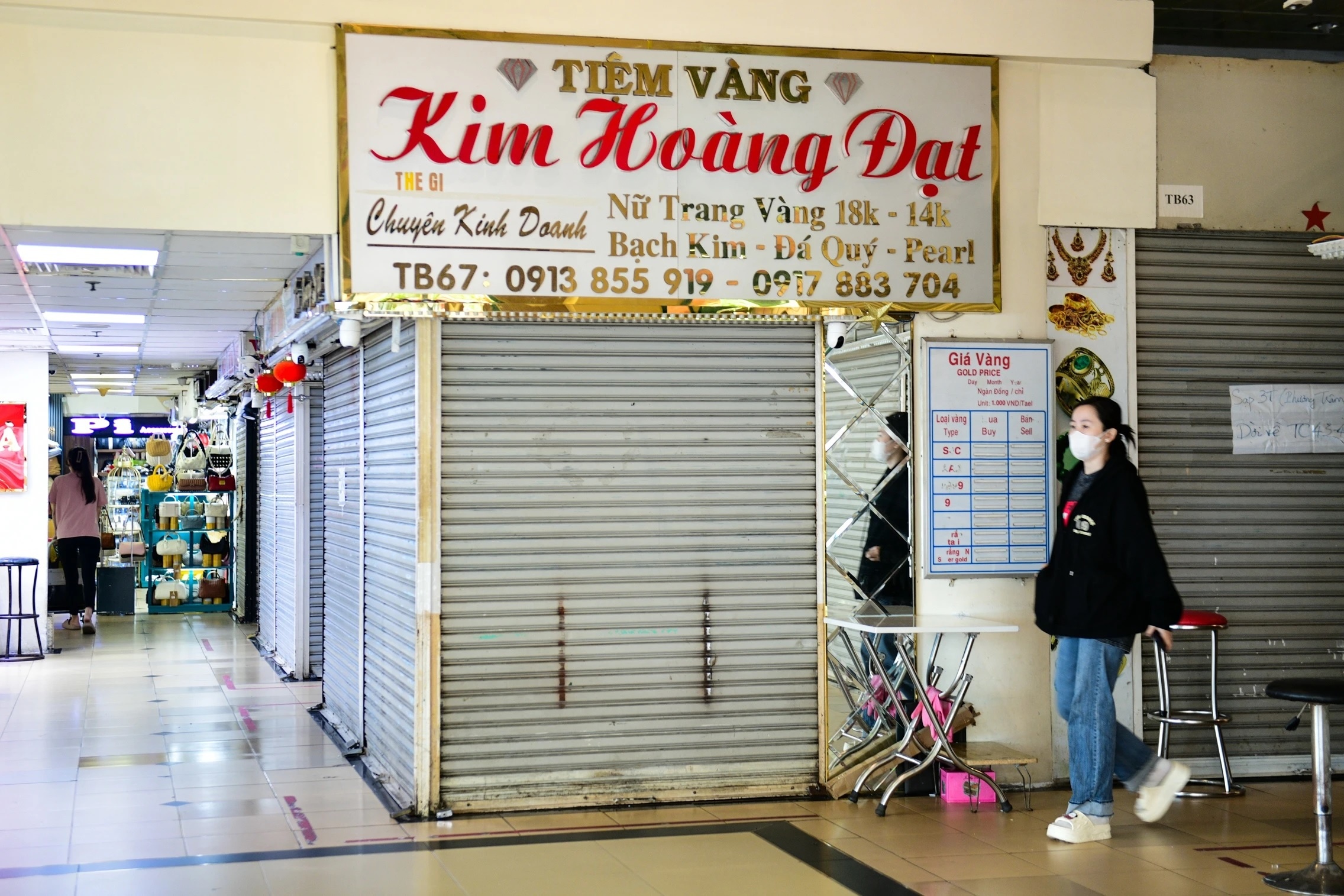 Cuc QLTT TP.HCM noi gi ve viec cac tiem vang dong loat dong cua? hinh anh