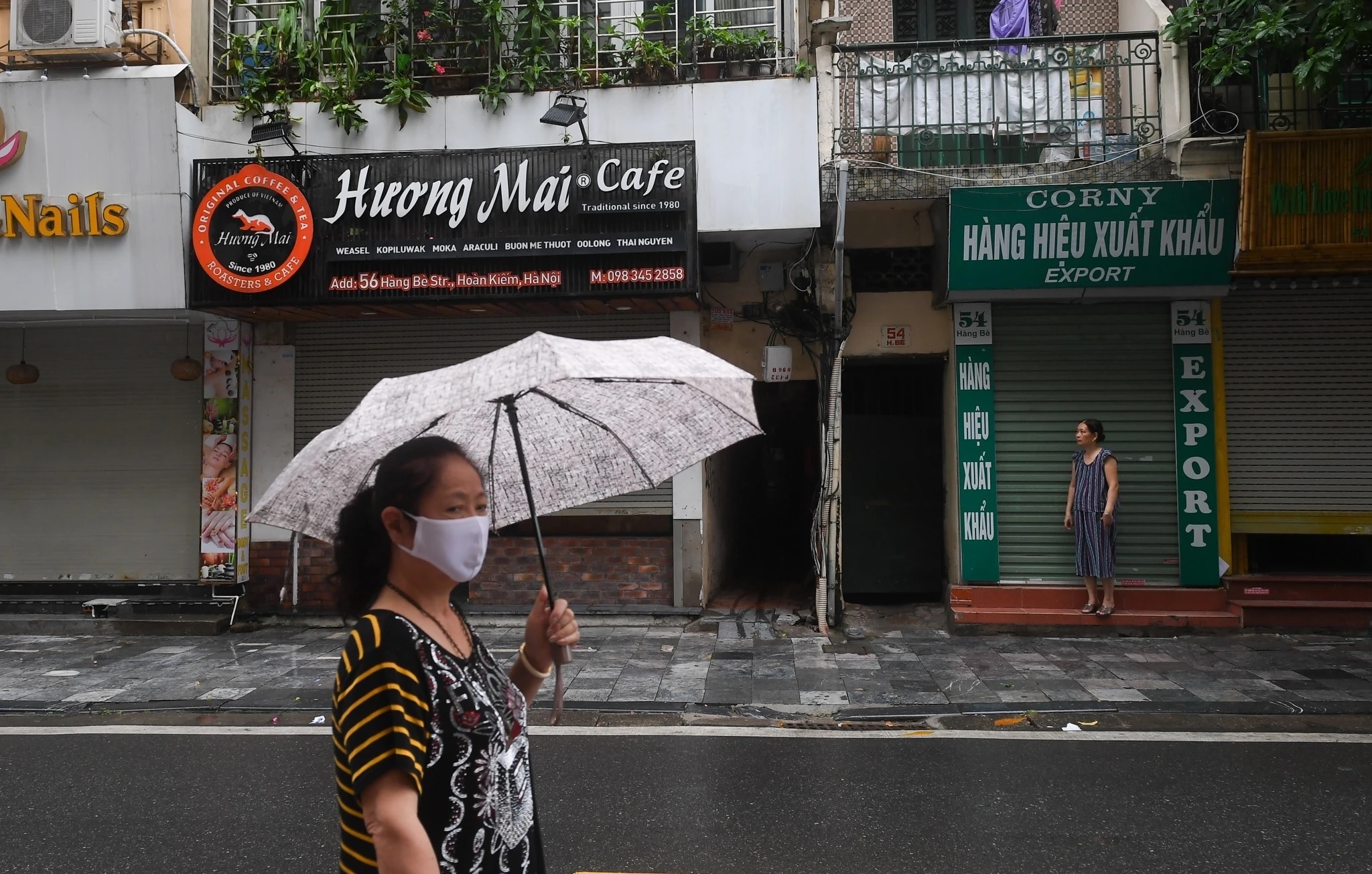 Nha mat pho trung tam Ha Noi vuot 400 trieu dong/m2 hinh anh