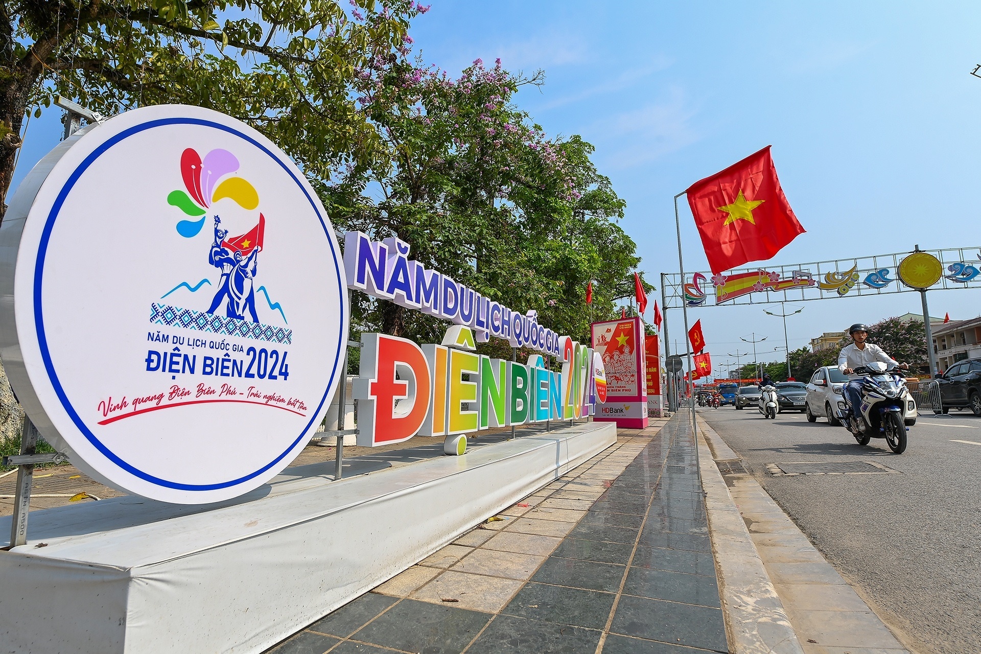 Bo Tai chinh 'beu ten' hon 300 du an giai ngan von dau tu cong 0% hinh anh