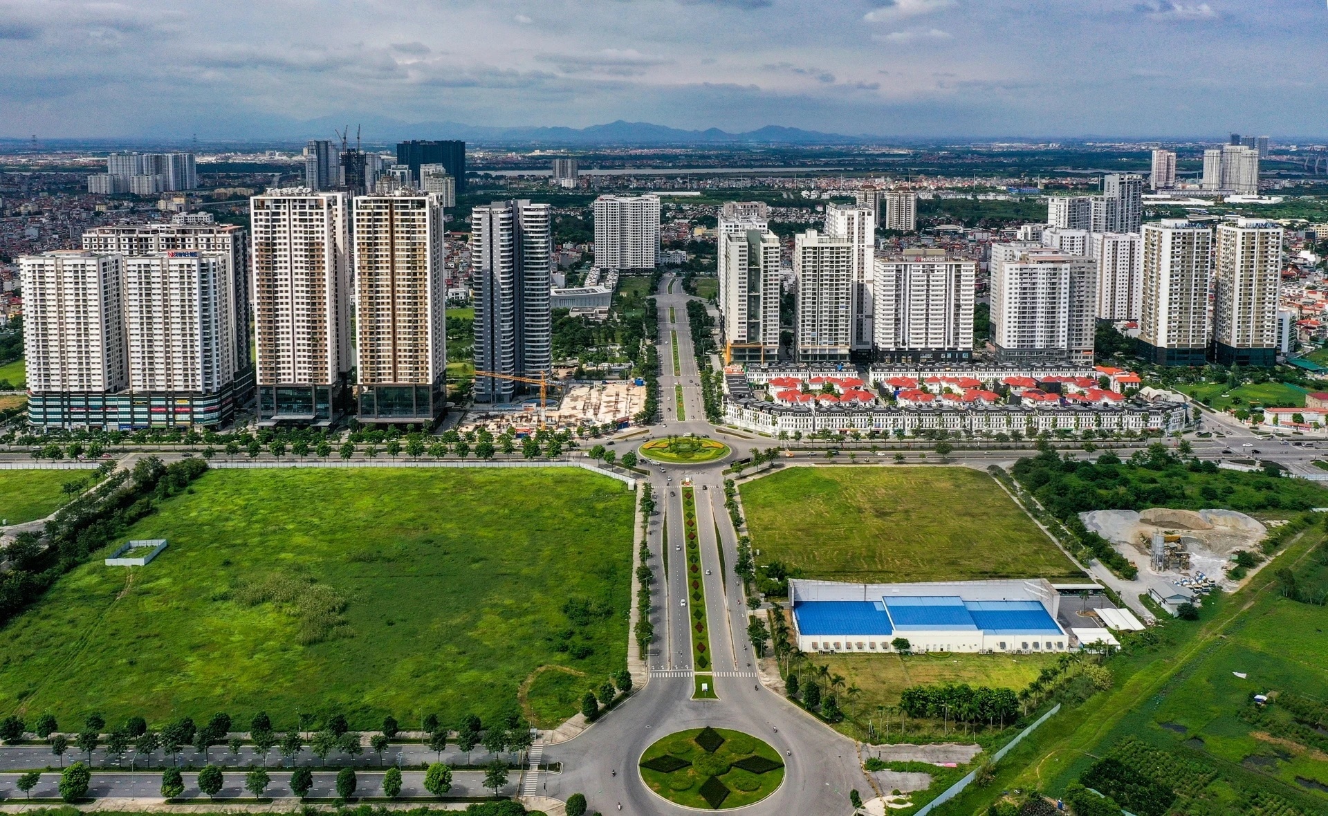 HoREA: Mo rong loai dat xay nha o thuong mai co the giam gia nha hinh anh