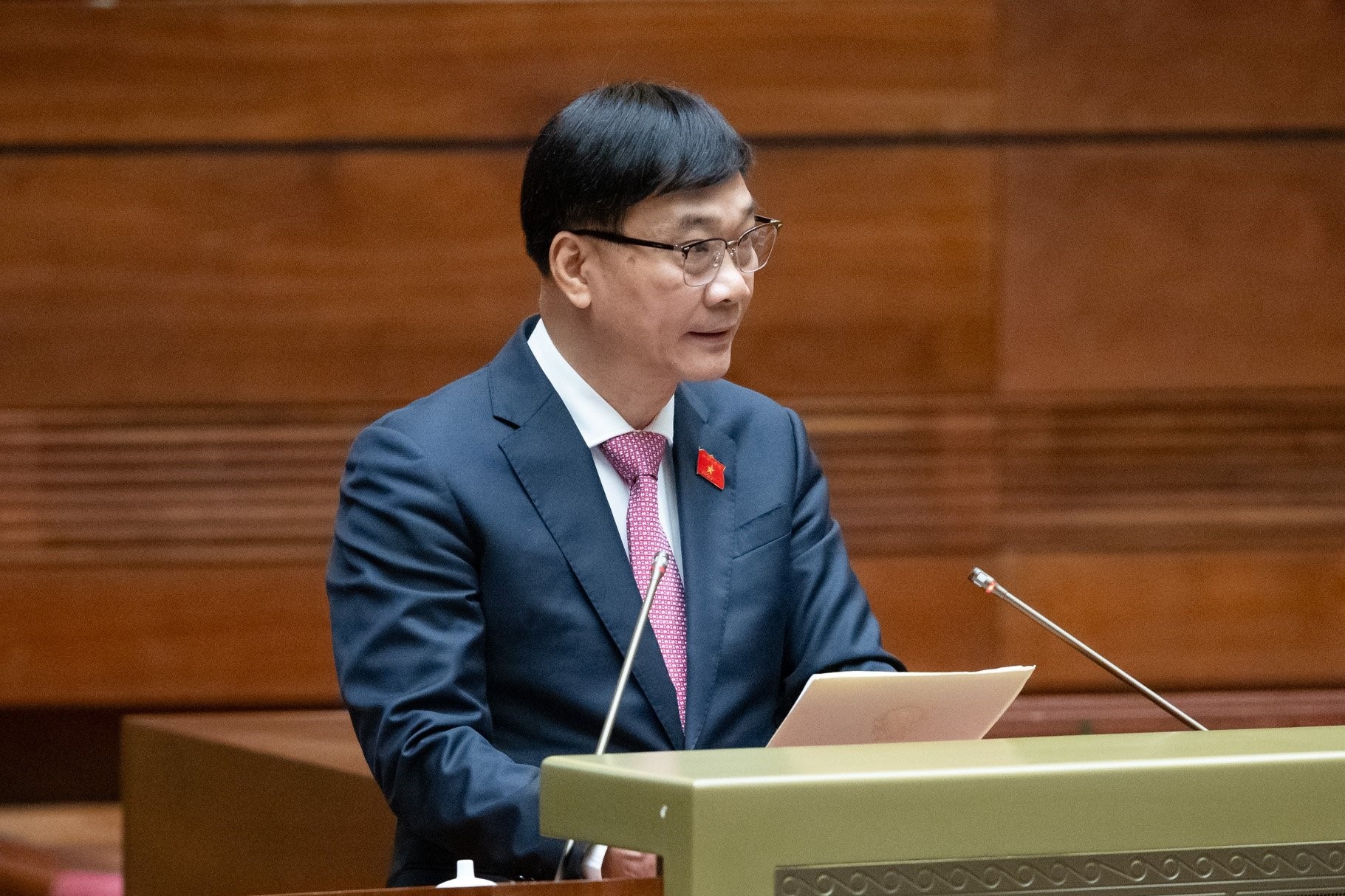 Uy ban Kinh te: 'Nguoi mua nha dang tra mot khoan tien lon cho dau co' hinh anh