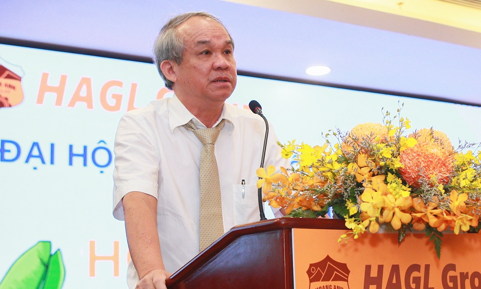 Bau Duc nhan thu lao 40 trieu dong/thang tai HAGL hinh anh