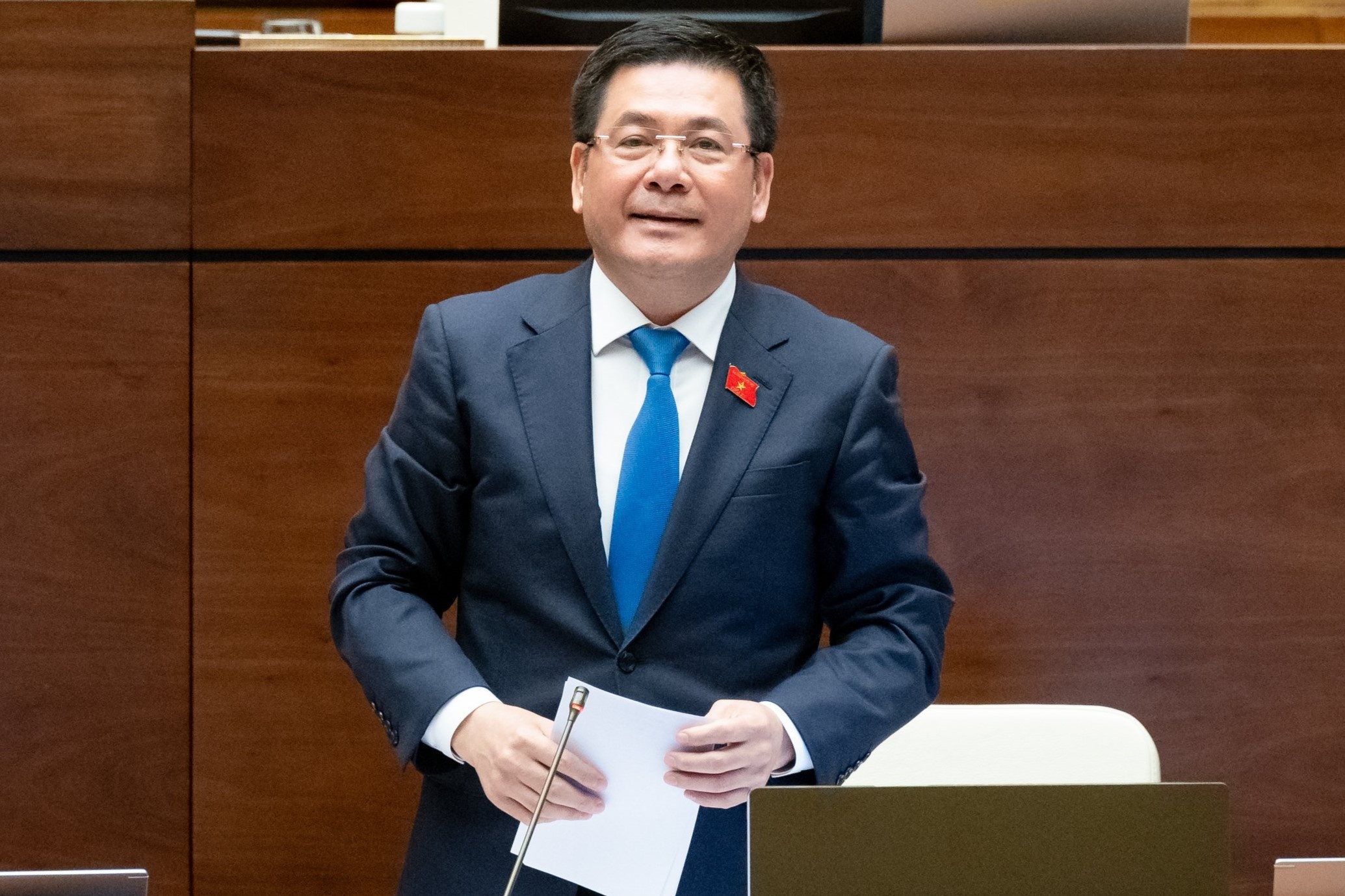 'Chua doanh nghiep nao duoc cap phep kinh doanh thuoc la dien tu' hinh anh