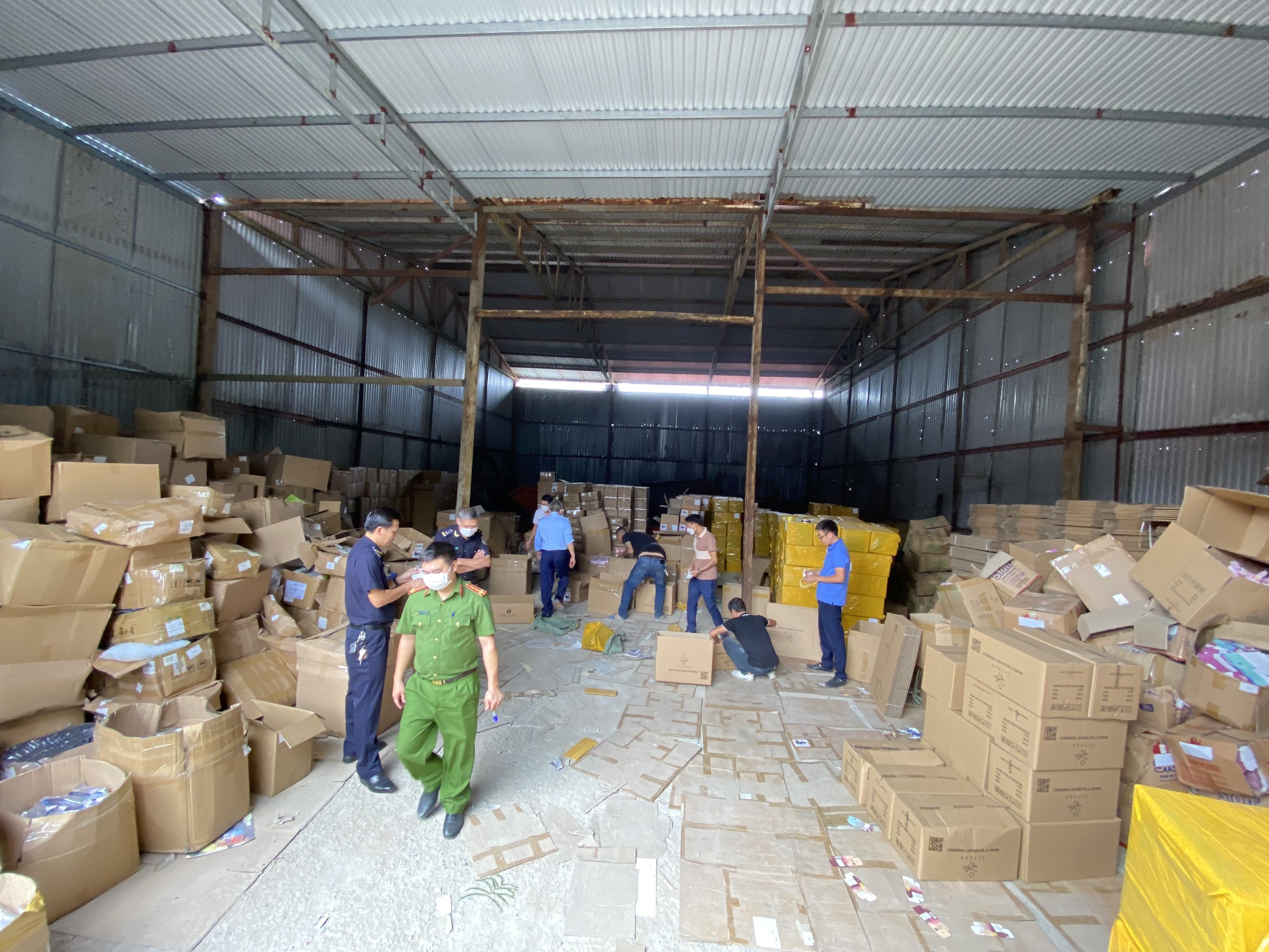 Pha kho thuoc la dien tu nhap lau lon nhat tu truoc den nay hinh anh