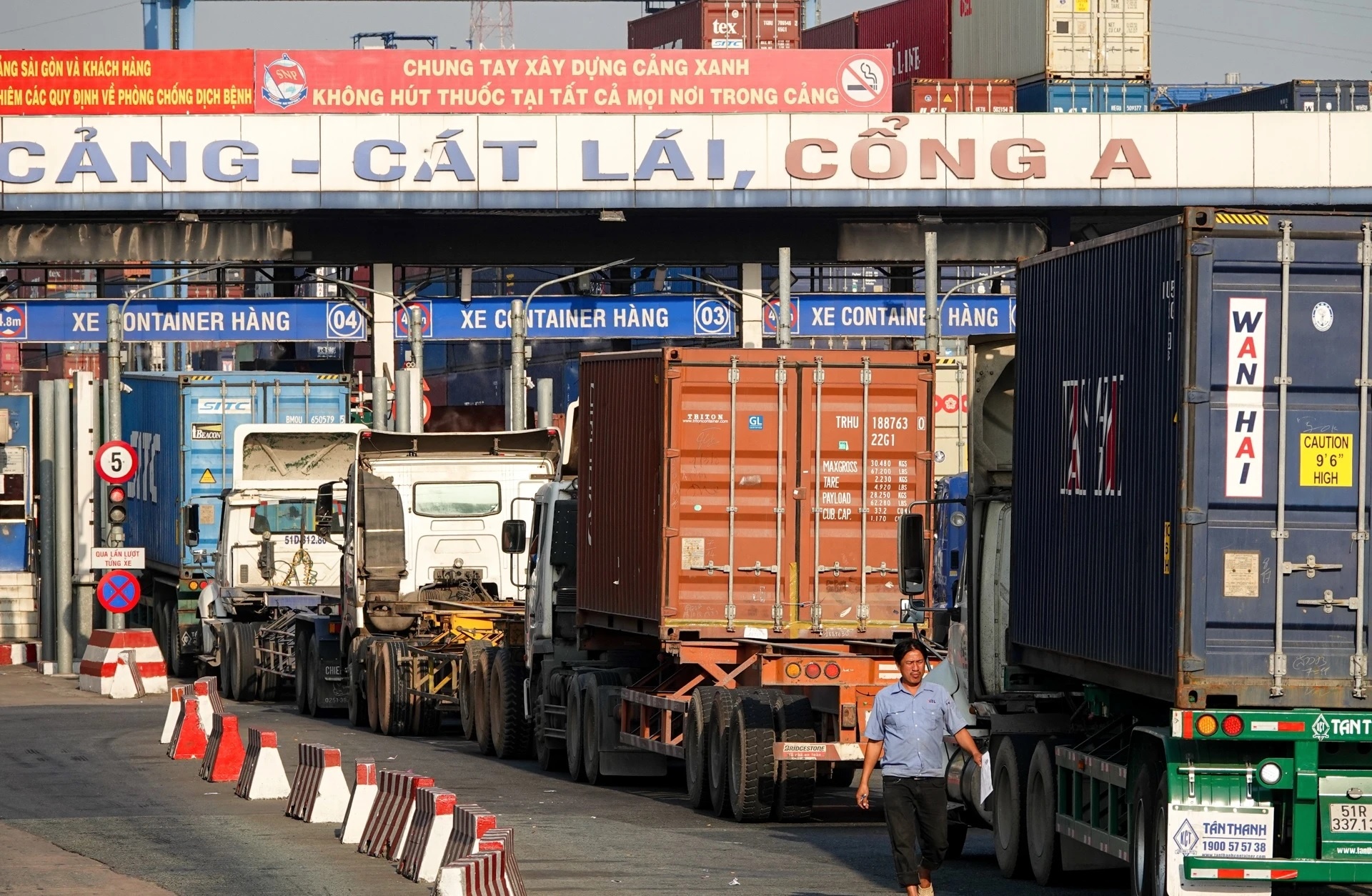 Dien bien moi vu doanh nghiep bi 'rut ruot' hang hoa o cang Cat Lai hinh anh