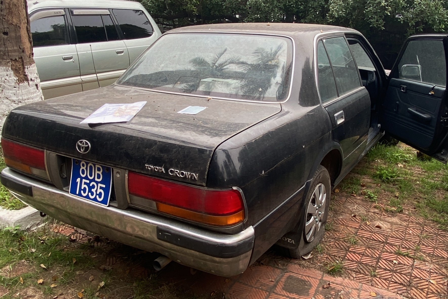 Thanh ly 3 xe Toyota Crown cong gia tu 65 trieu dong hinh anh