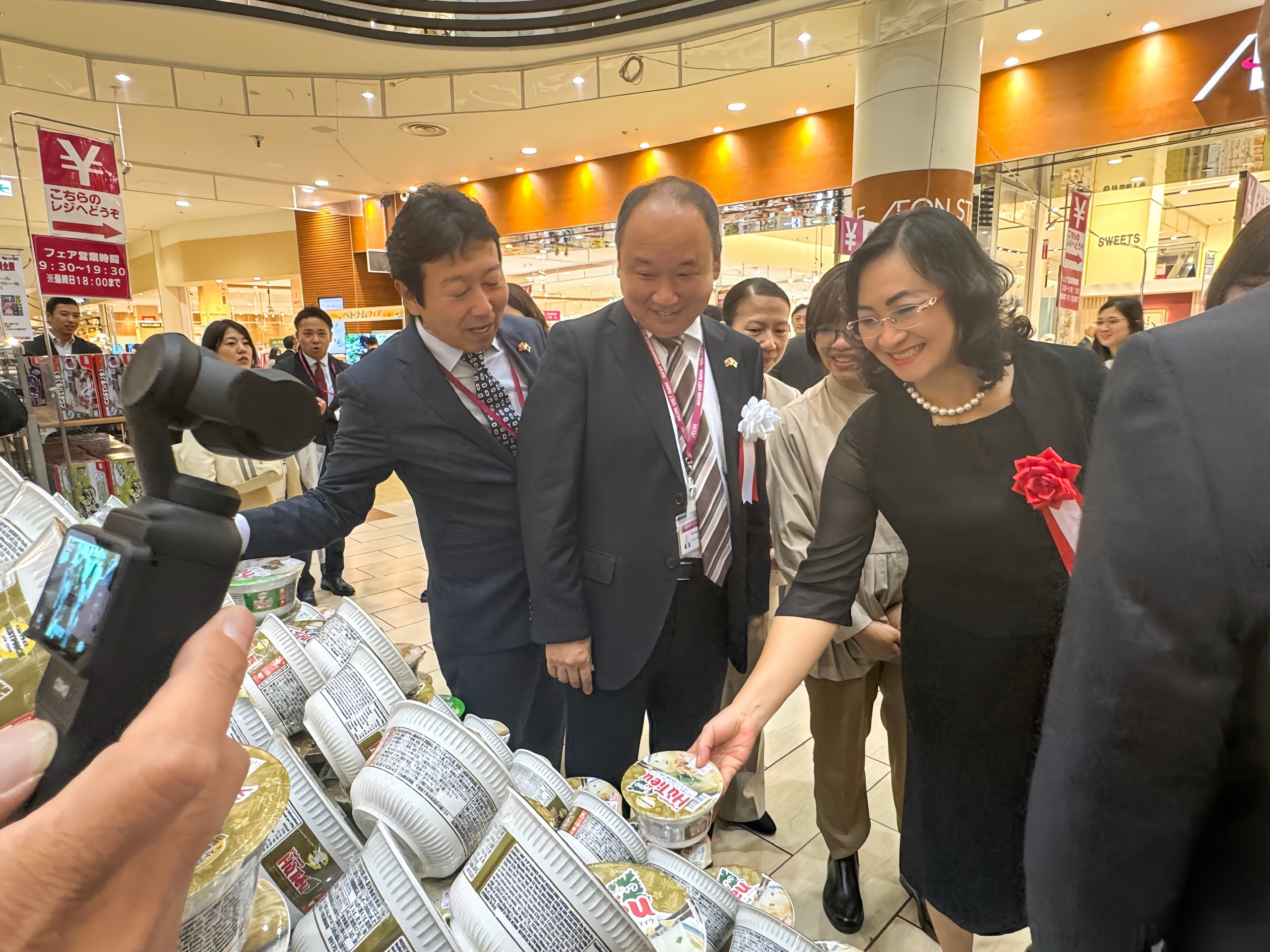 hang viet nam tai nhat anh 1