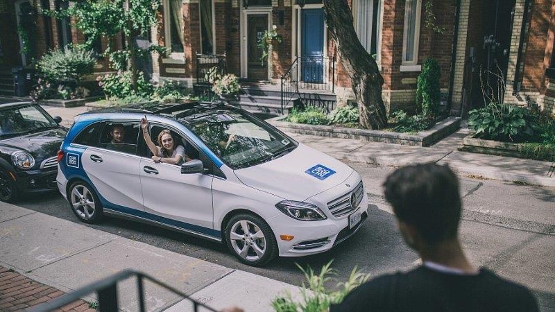 hon 100 xe Mercedes bi danh cap anh 2