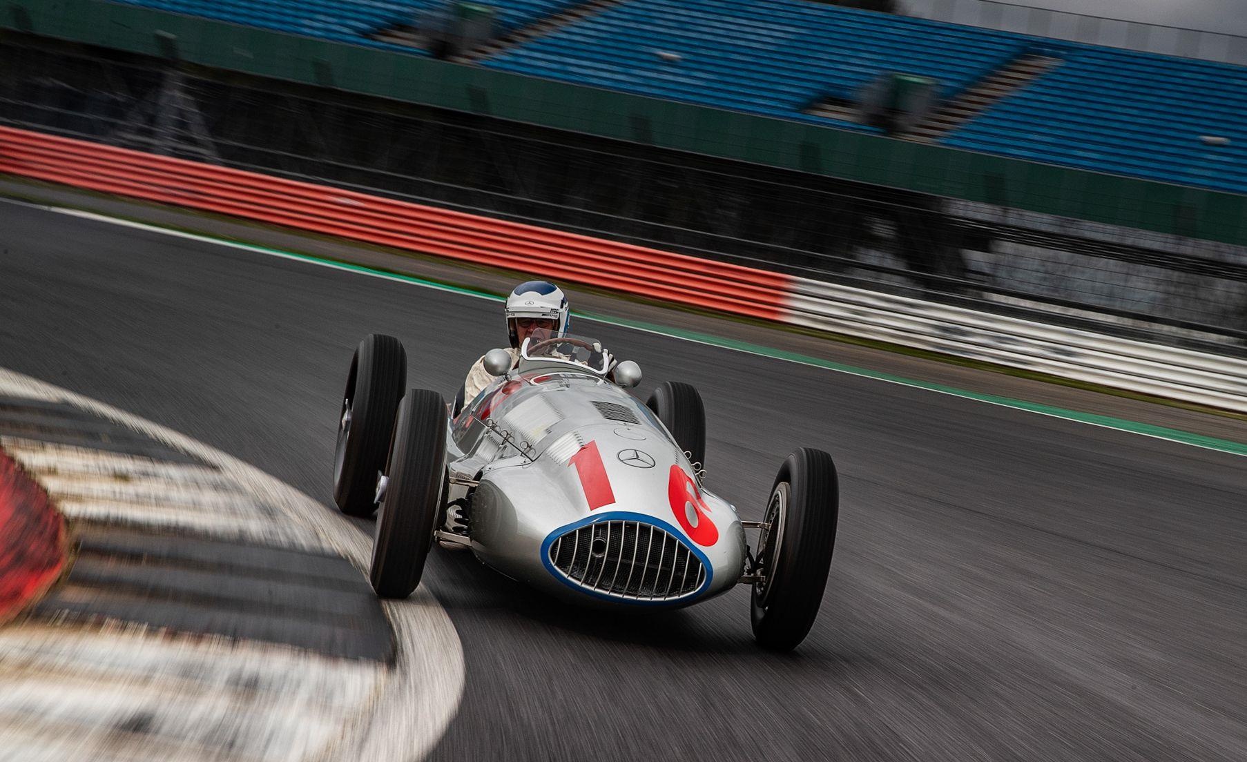 bo suu tap xe dua cua Mercedes anh 5