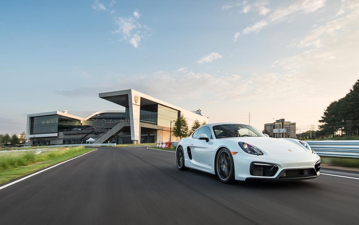 Mua Porsche o My, ung ho tien cho thuy dien Viet Nam hinh anh