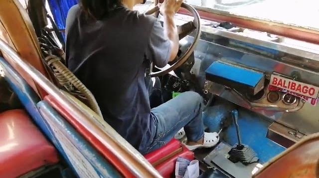 Tai xe dung chan sang so oto dieu luyen hinh anh