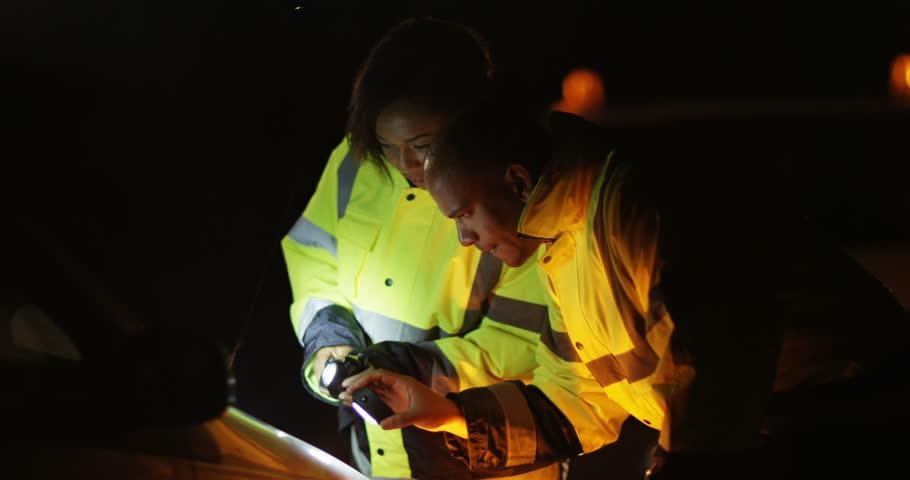 nhung van dung can thiet mang theo xe anh 4