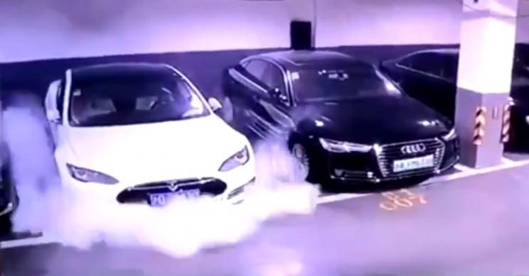 Tesla Model S lai boc chay anh 5