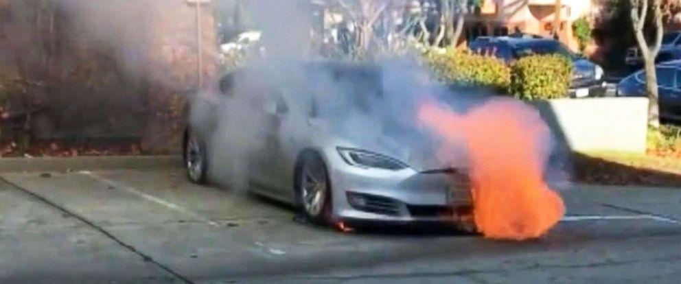 Tesla Model S lai boc chay anh 3