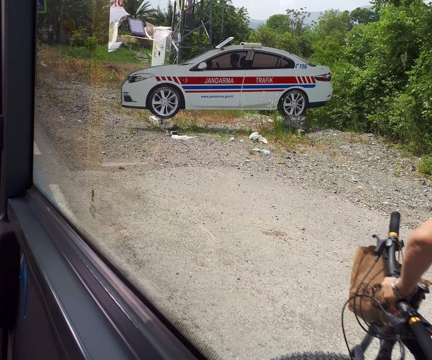 dùng mô hình xe cảnh sát để răn đe phóng nhanh ảnh 2 dung mo hinh xe canh sat de ran de phong nhanh anh 2