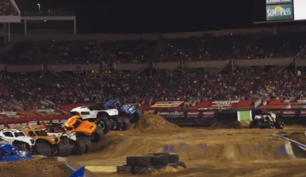 Ban tai My nhay xa nhat the gioi hinh anh