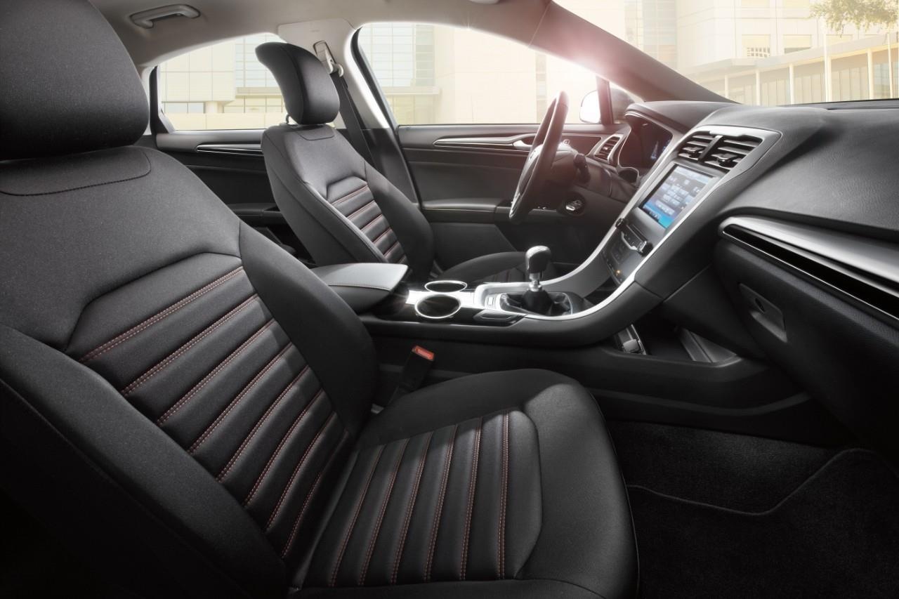 Ford trieu hoi Fusion vi loi can so anh 2